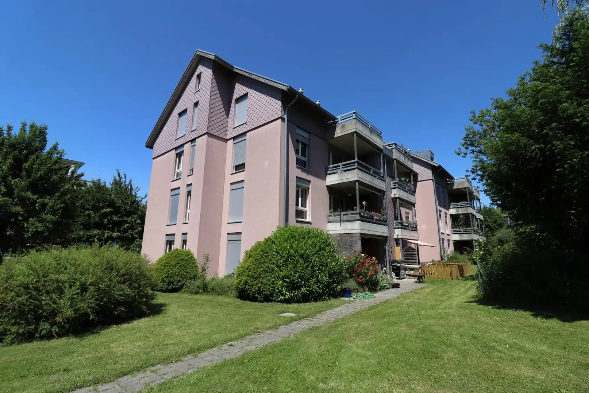 Appartement attique attractif de 2,5 pièces