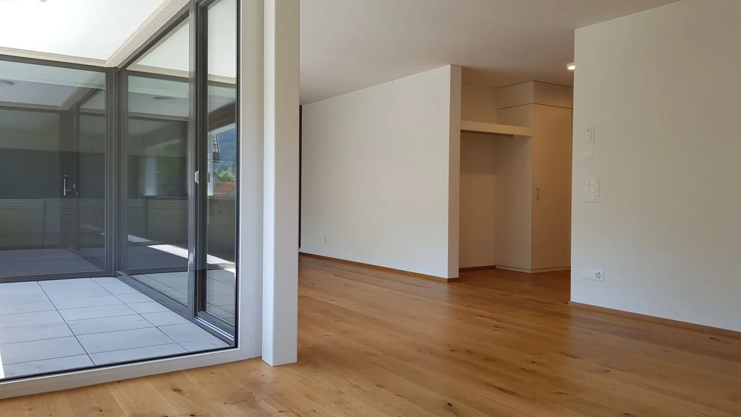 neuwertige 3 1/2-Zimmer-Wohnung mit zentraler Lage