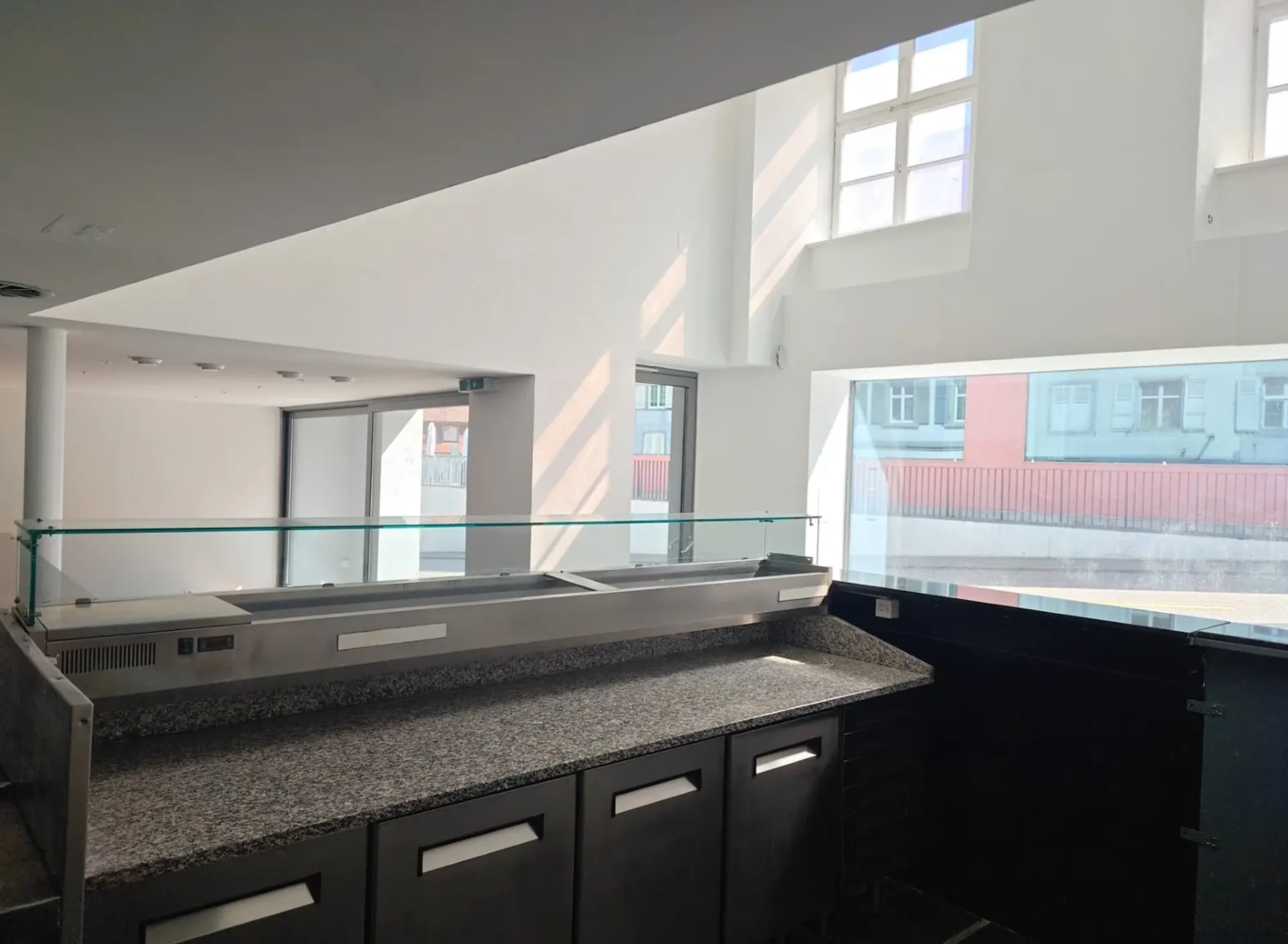 Zentrale Gewerbefläche in Liestal – 98 m² mit Schaufensterfront und Gewölberaum