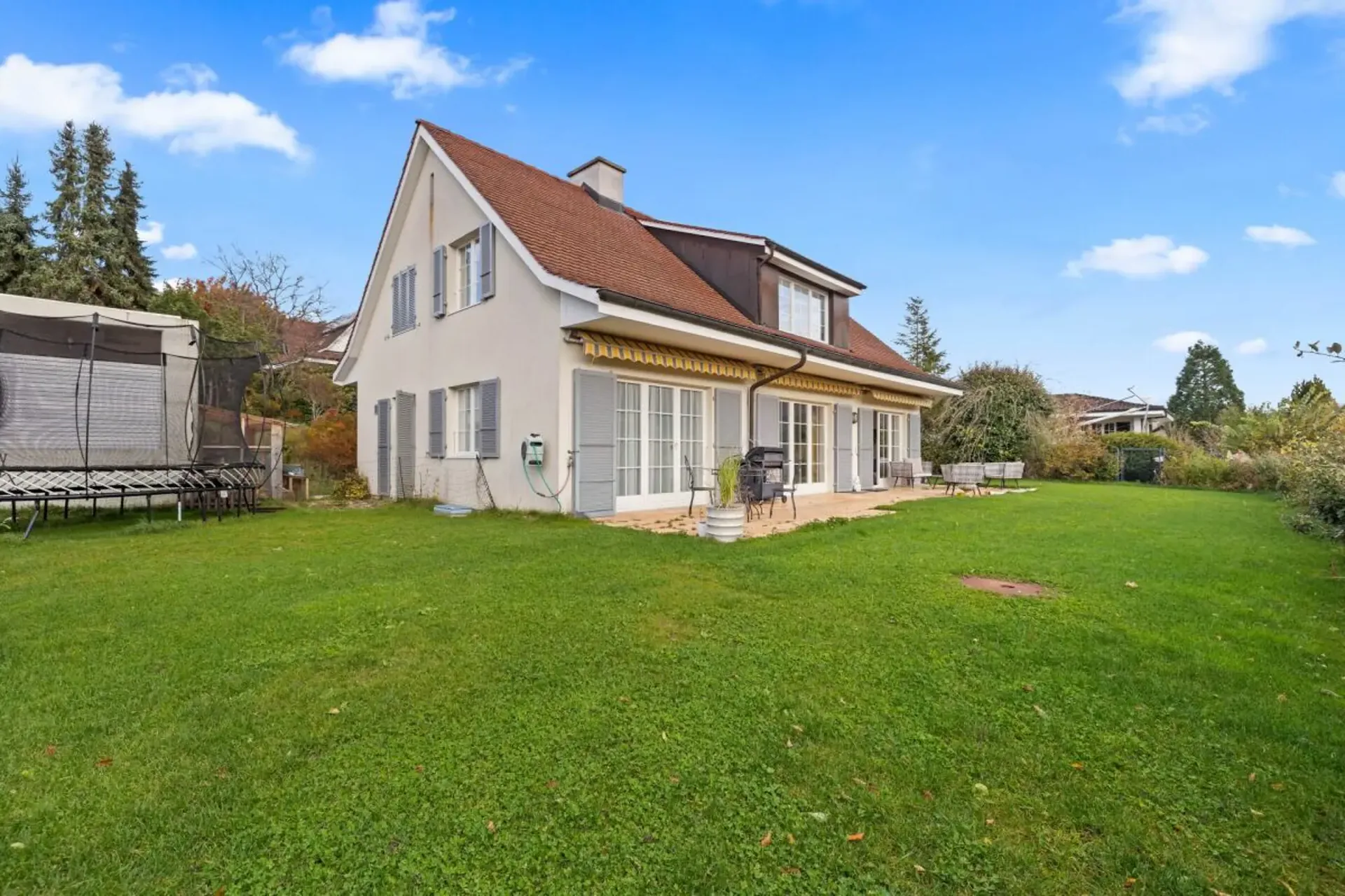 Freistehendes 7.5 Landhaus mit Weitblick