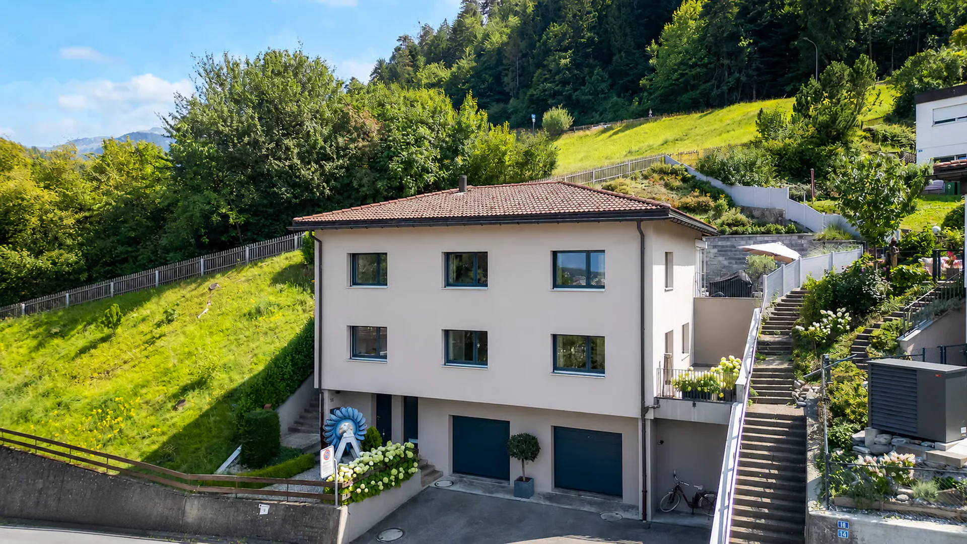 Sogno di casa con posto giardino soleggiato