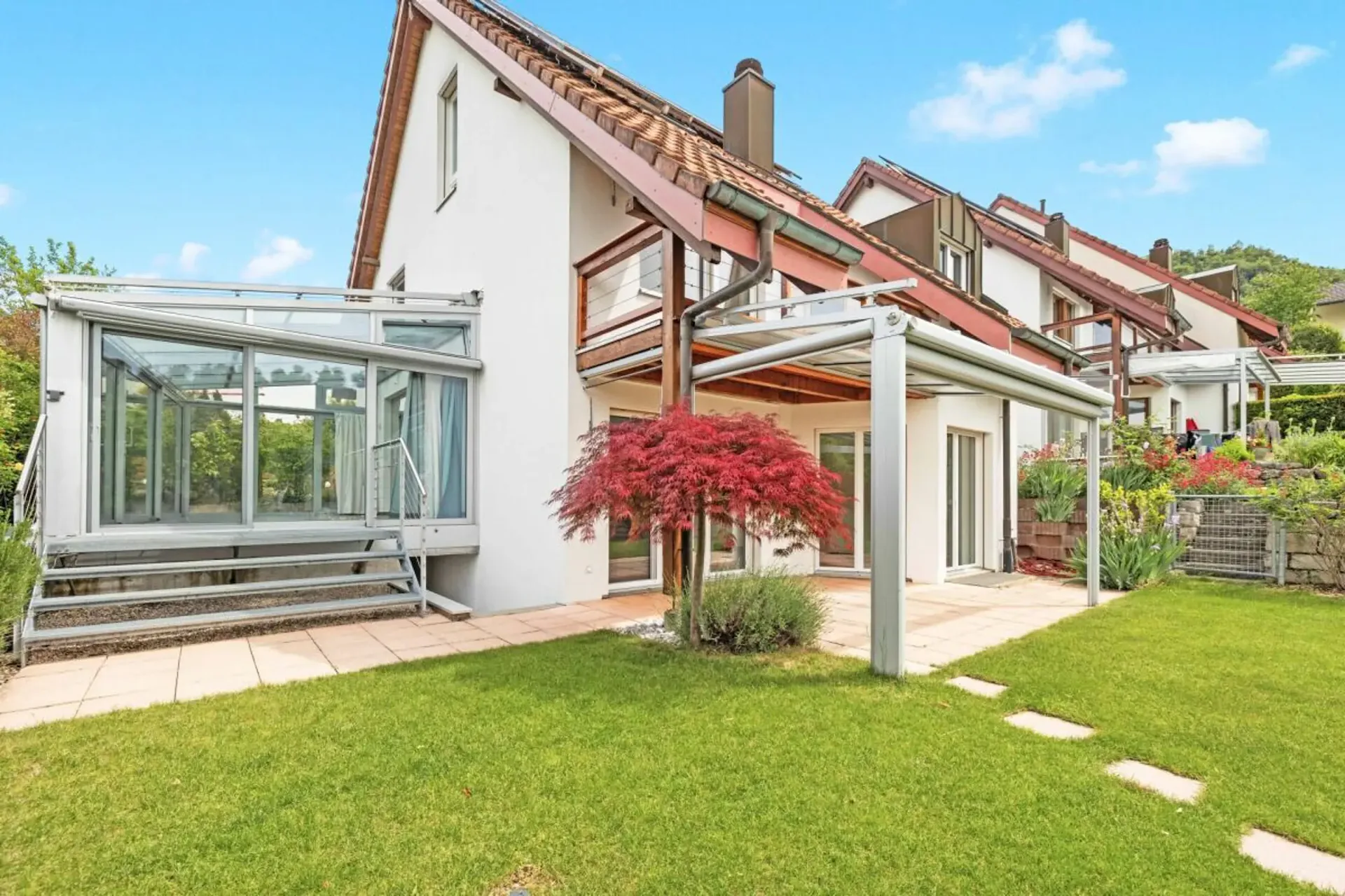 Grosszügiges 6.5-Zimmer Einfamilienhaus mit Pool & Wintergarten