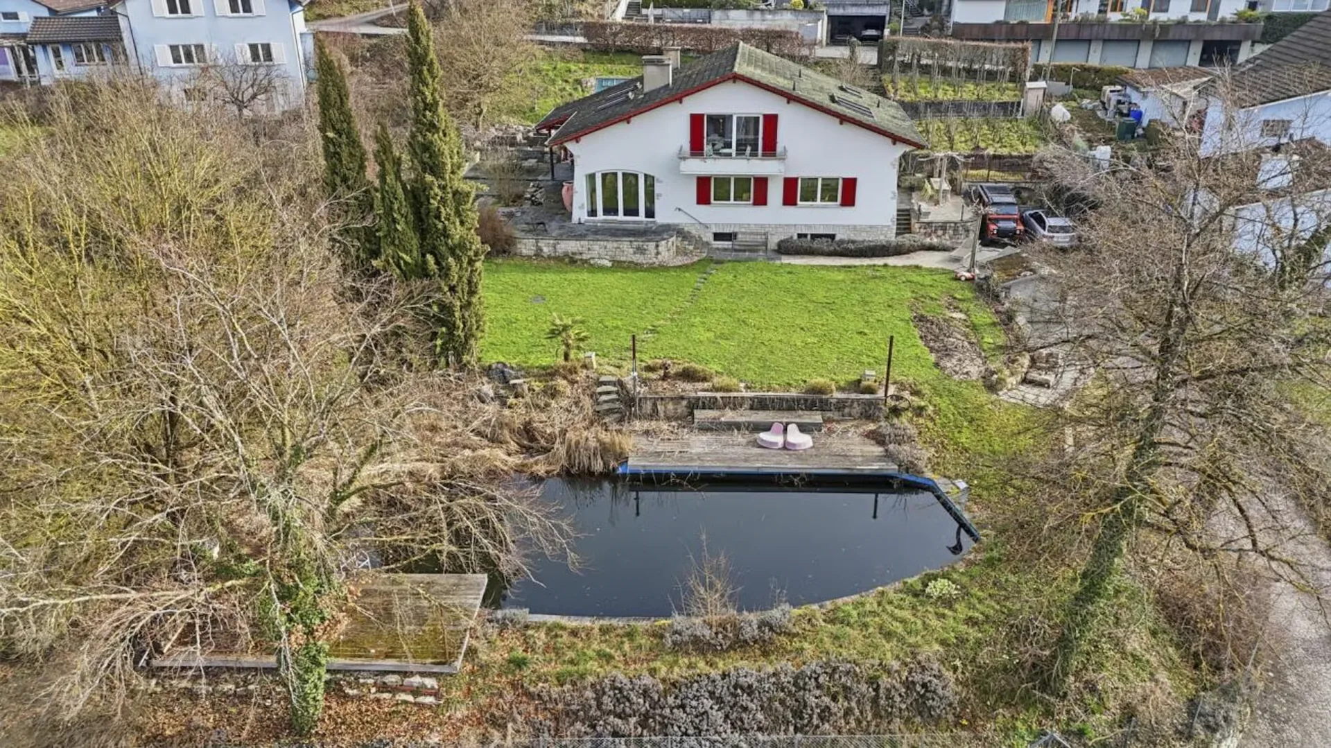 Propriété unique avec piscine naturelle, vignoble et oasis de spa dans un emplacement de rêve à Klingnau