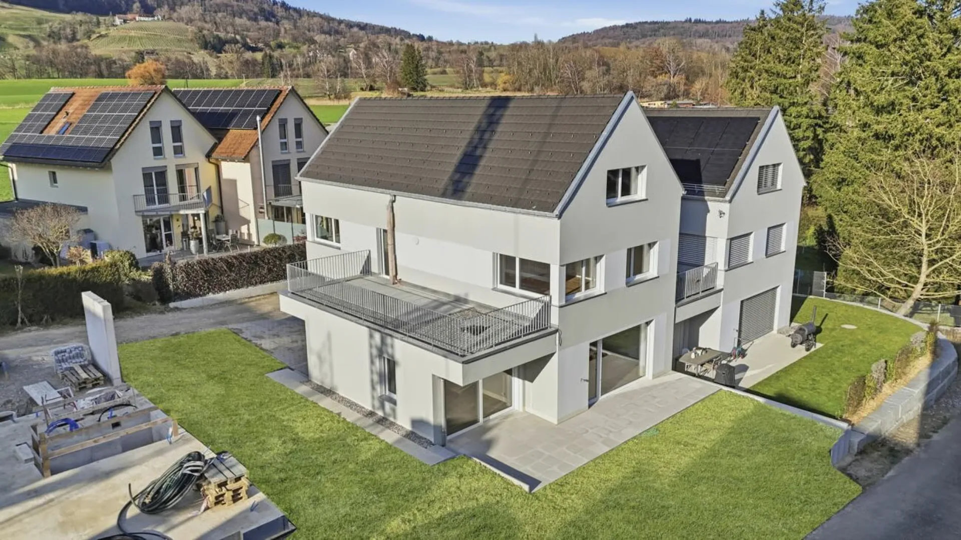 Casa a schiera moderna con molto spazio, finiture di alta qualità e giardino a Stein am Rhein