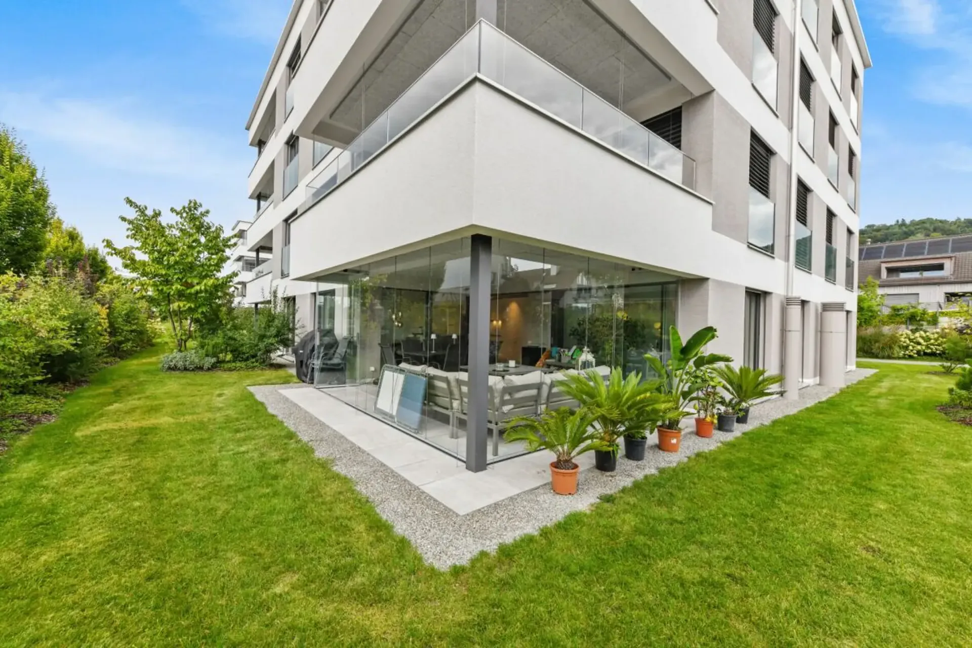 Appartamento di giardino esclusivo con terrazza e giardino idillico in posizione centrale