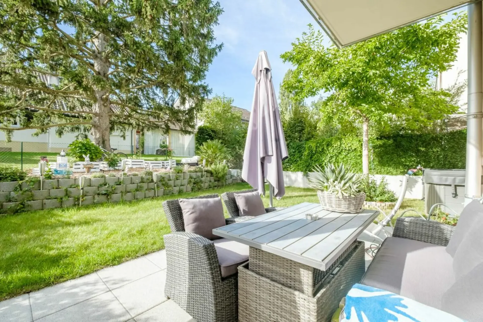 Exclusive - bright semi-detached house in a quiet location