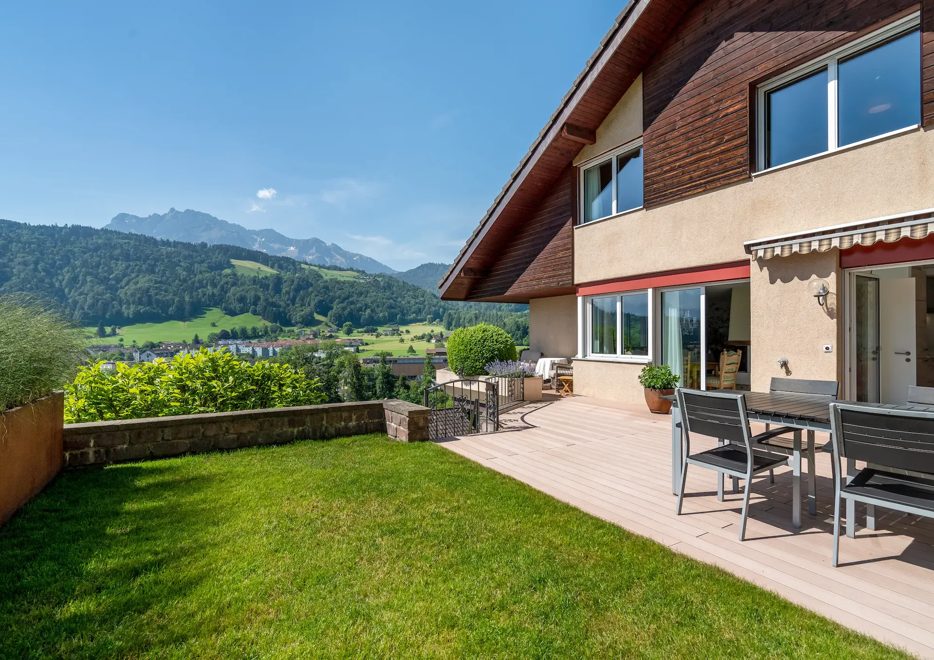 Paradise home with unobstructable Pilatus view