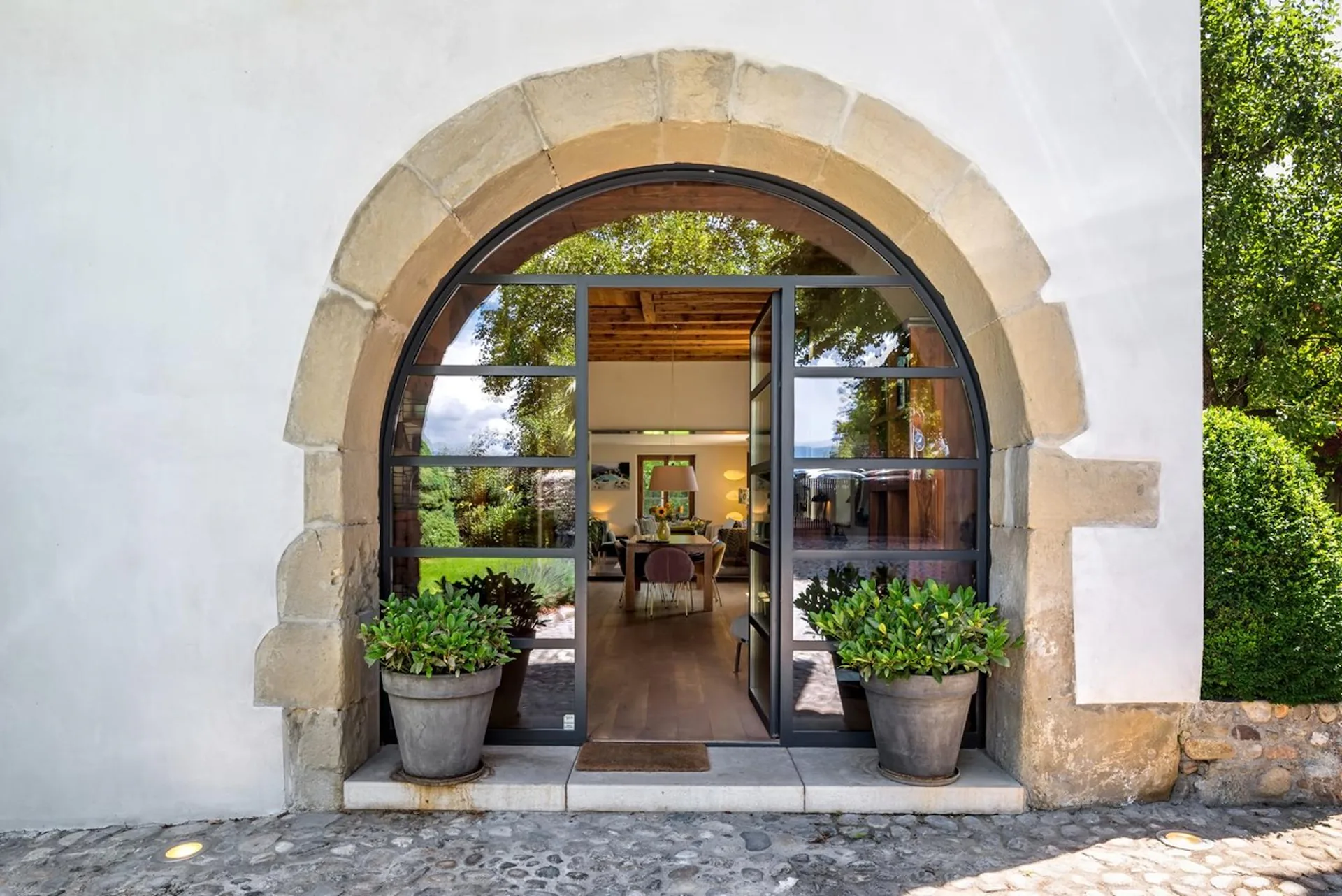 Modernity and luxury for this fully renovated farm