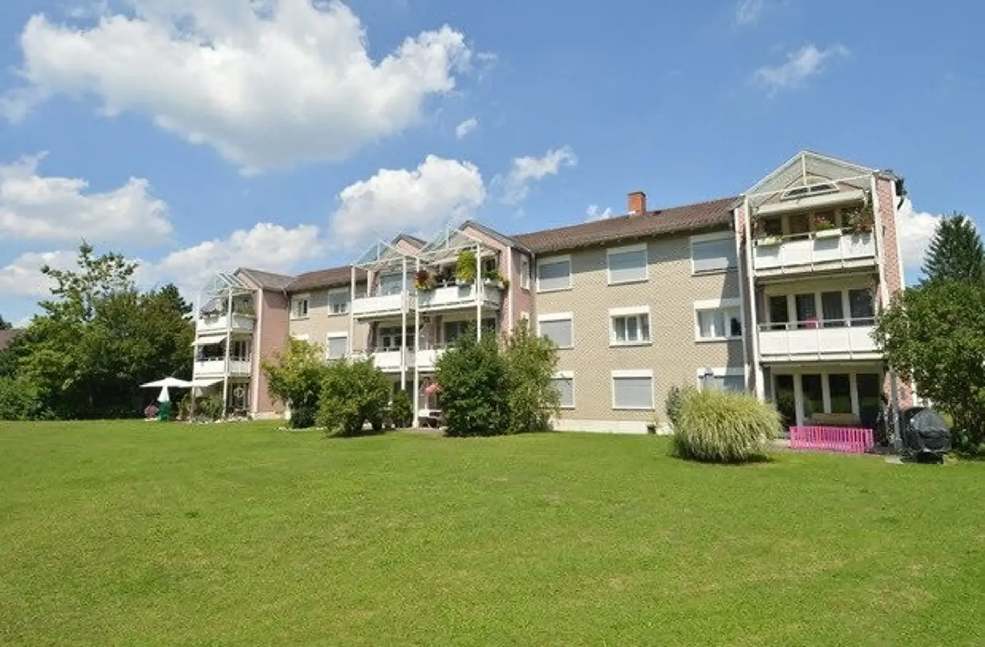 Living on the right shore of Lake Zurich