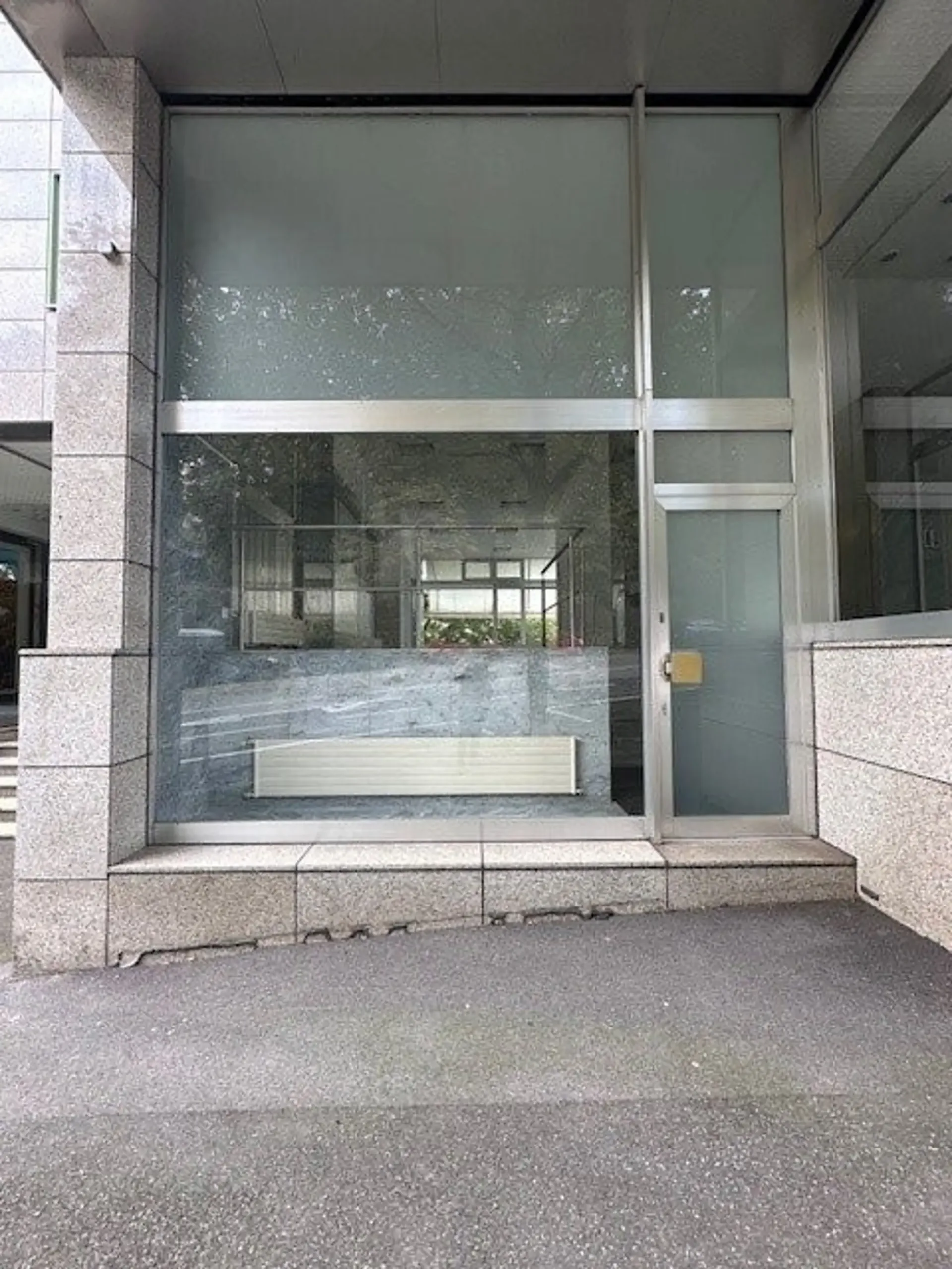 Schöne und helle Arcade zu vermieten