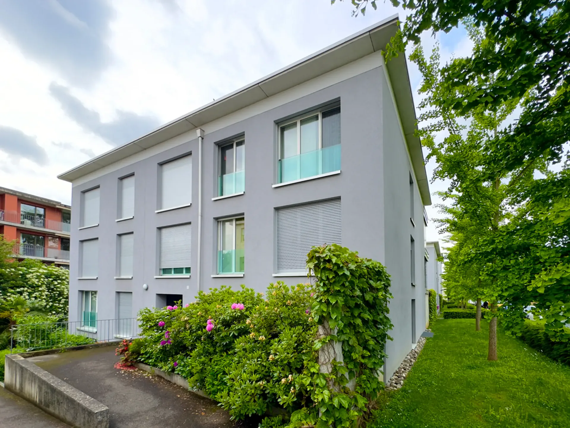 Espace de stockage pratique dans un emplacement central à Binningen