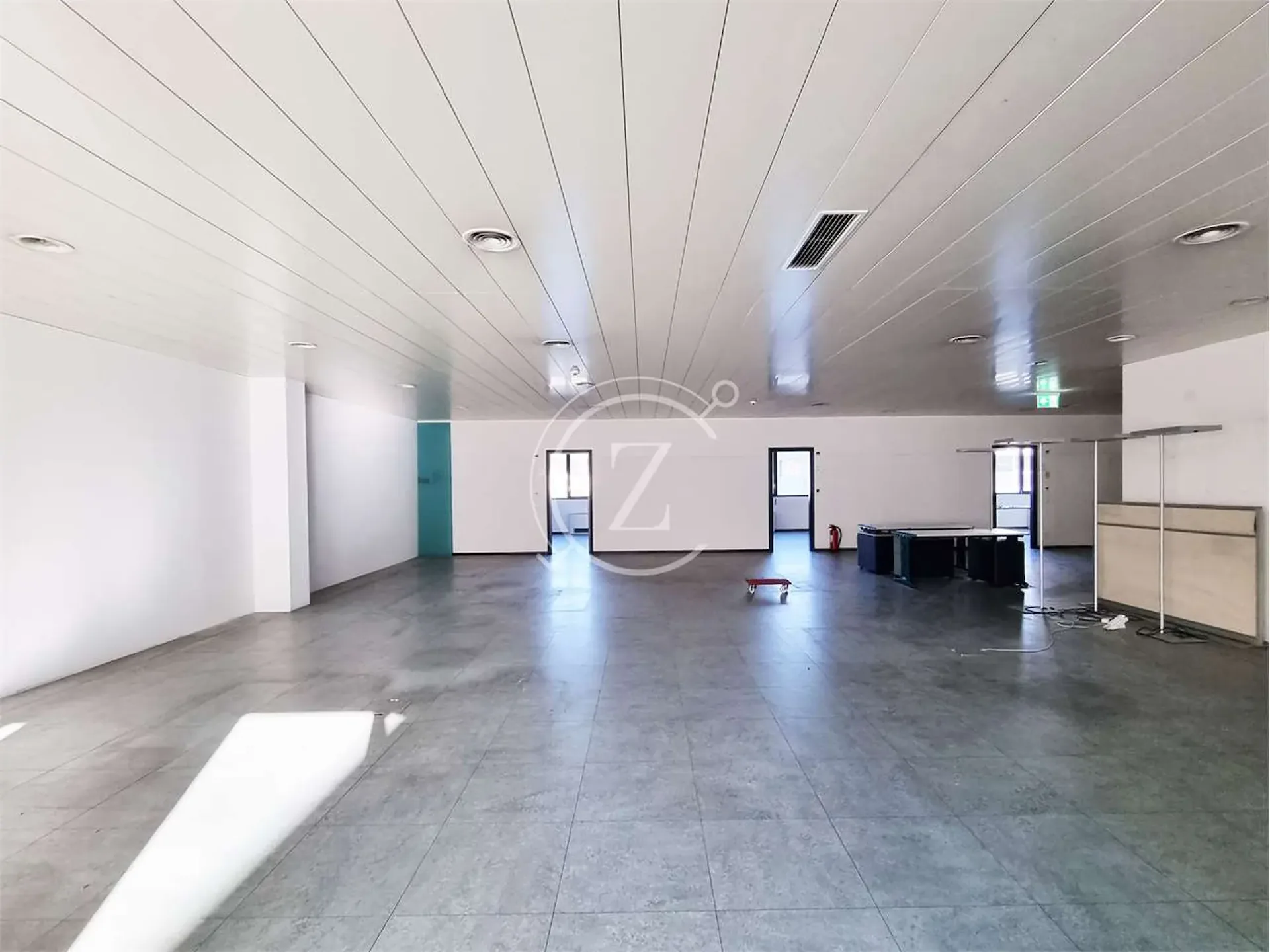 Wir vermieten ein 251 m² großes Verwaltungsbüro