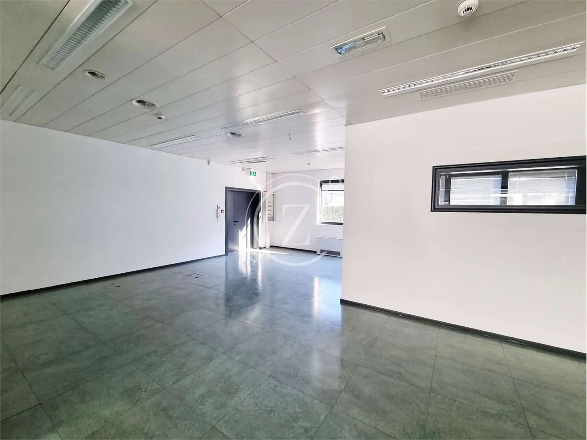 Wir vermieten ein Verwaltungsbüro mit 272.25 m²