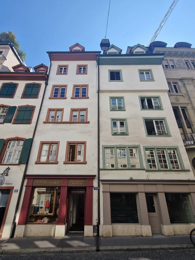 Büro zu vermieten im historischen Gebäude Zur Guldin Rosen 1432
