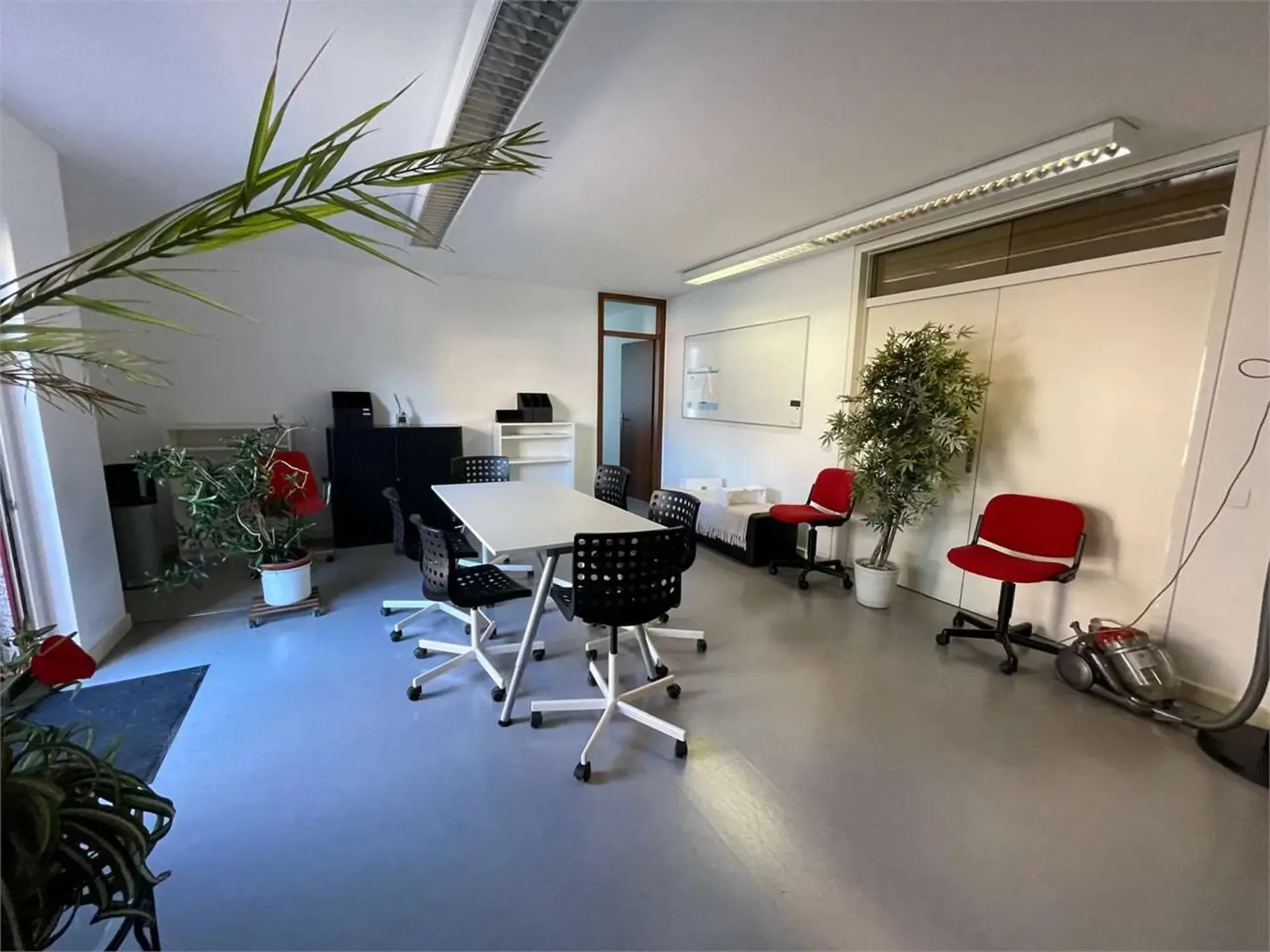 Büro mit Möbeln zur Miete in Agno mit großer Terrasse