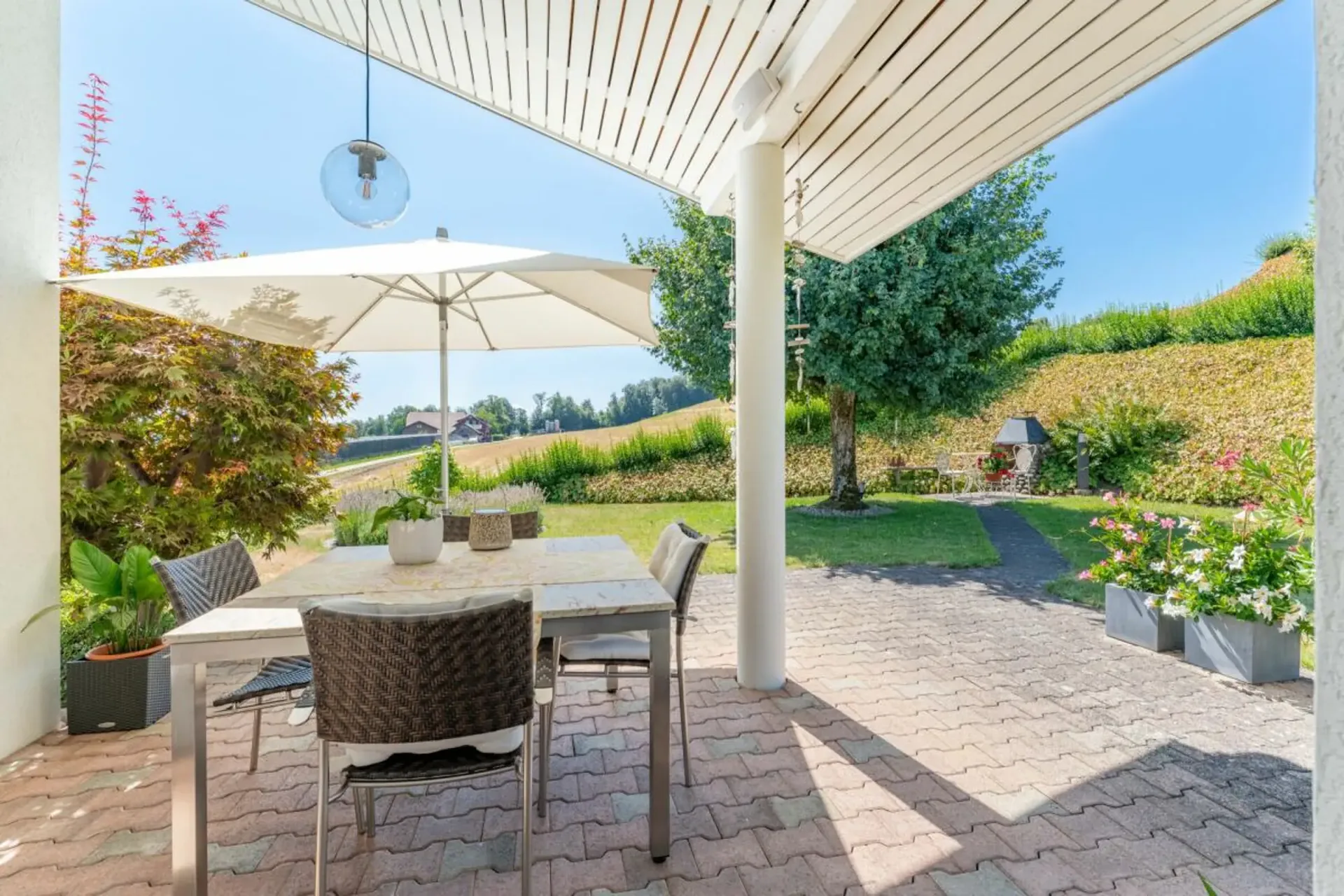 Delightful location: stylish 5.5-room single-family house (sale by bidding process)