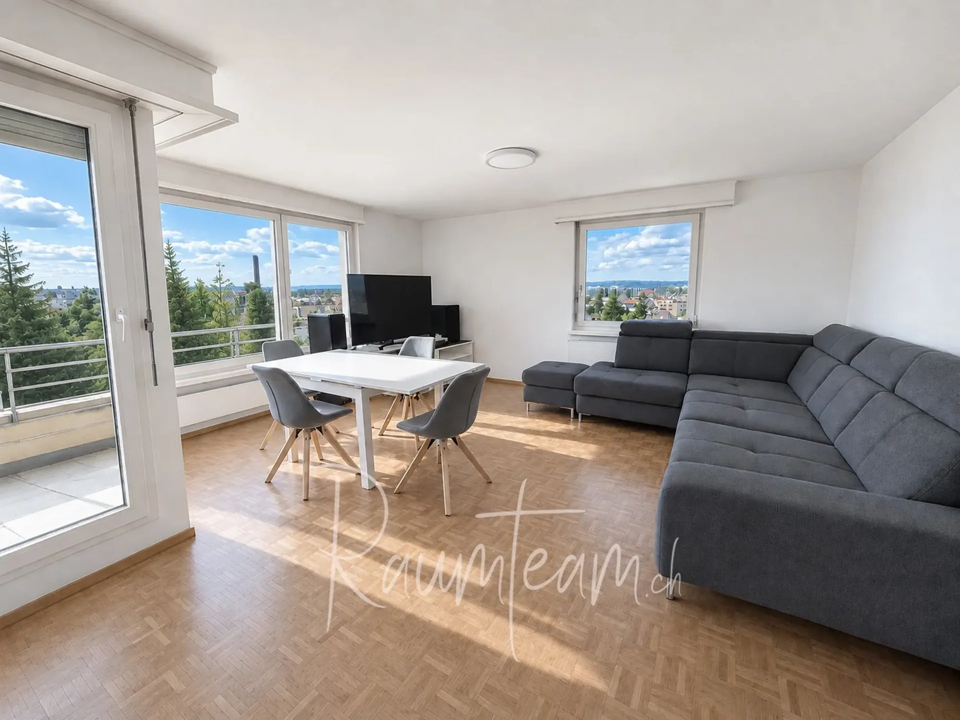 Appartement confortable, lumineux avec vue imprenable et ascenseur