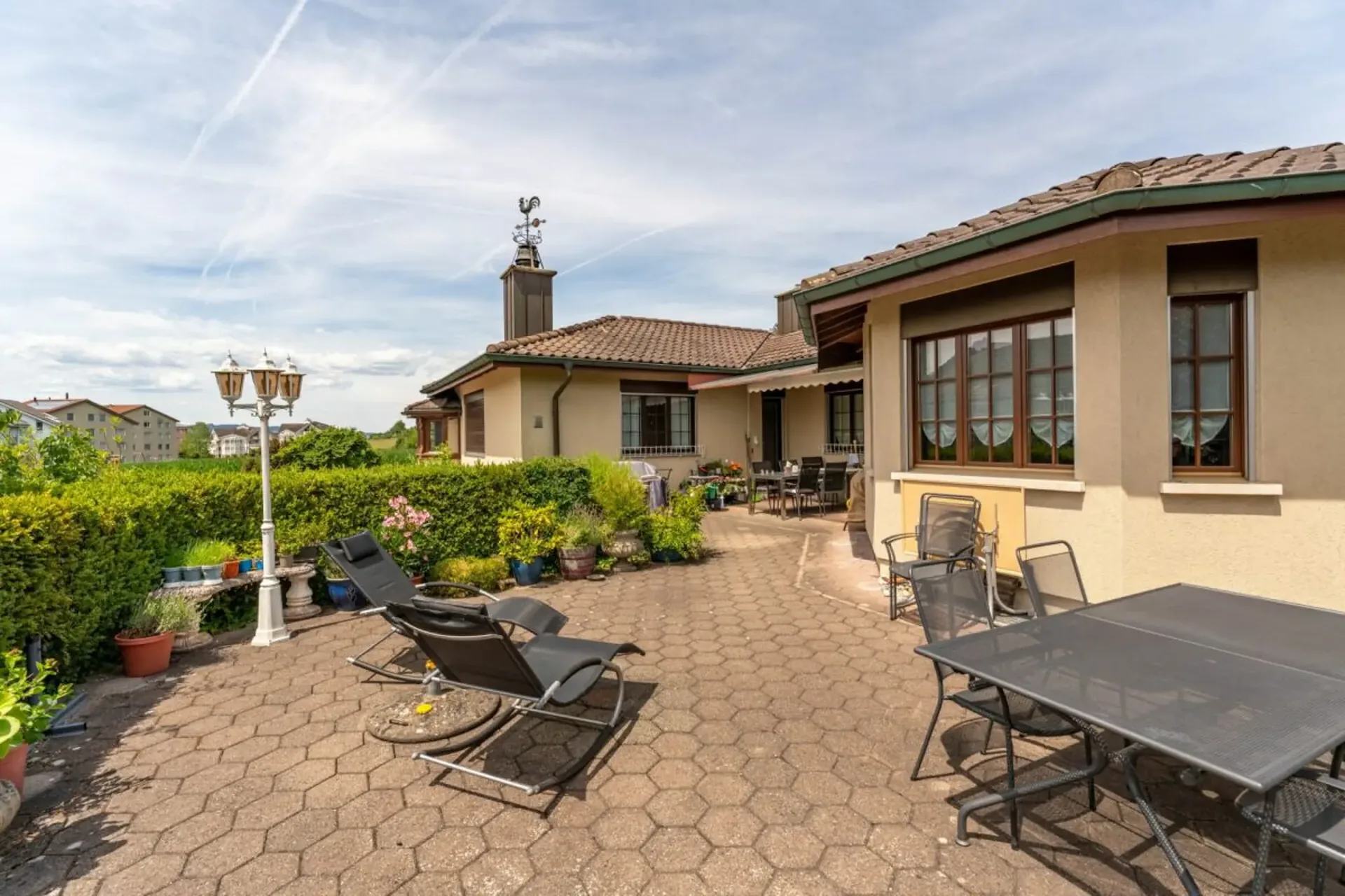 Unique 5.5-room house with various possibilities (Sale in bidding process)