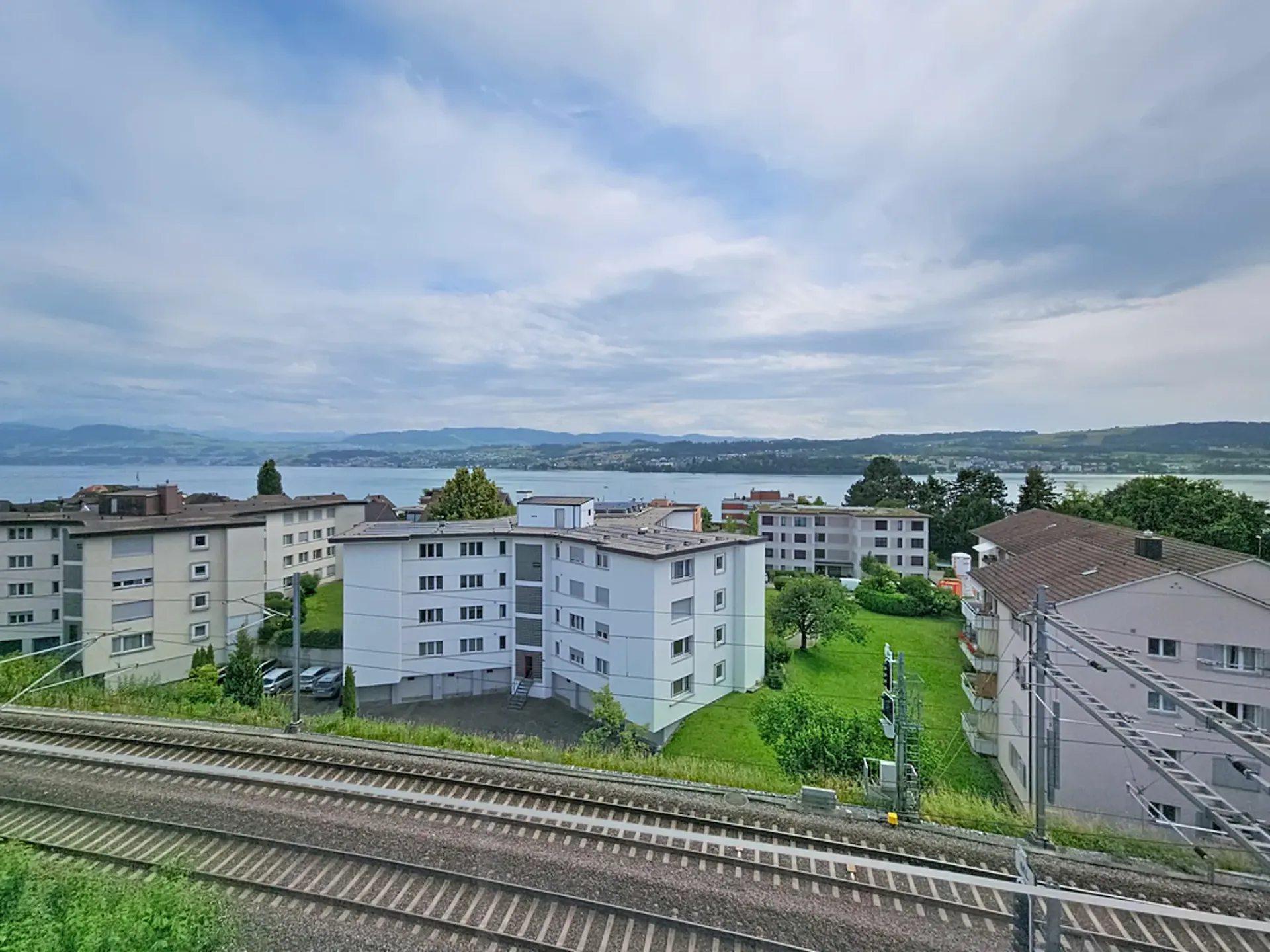 4-bedroom apartment with stunning lake view in Meilen