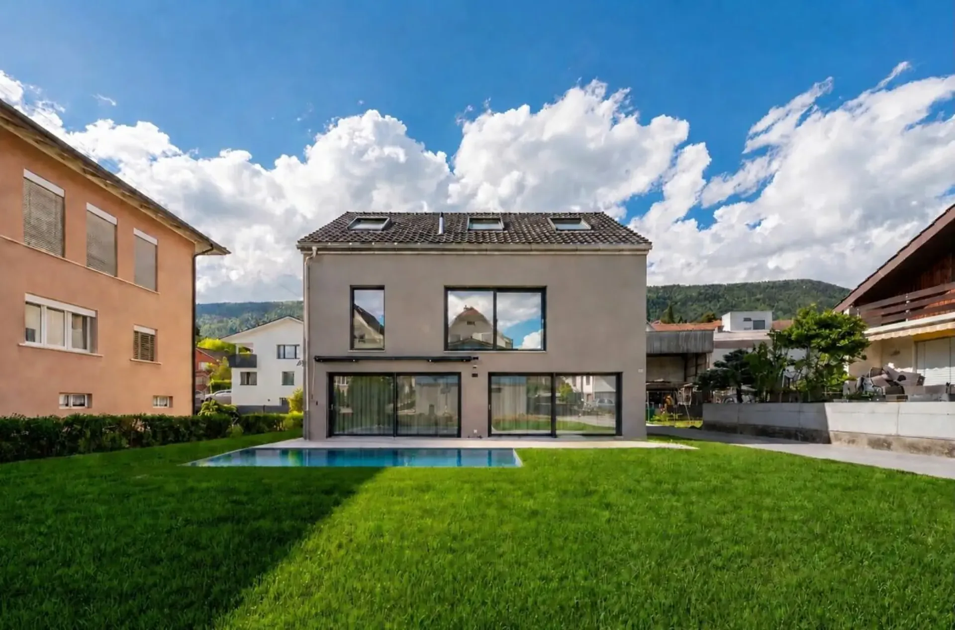 Maison unifamiliale exclusive avec piscine, maison intelligente et équipements de luxe