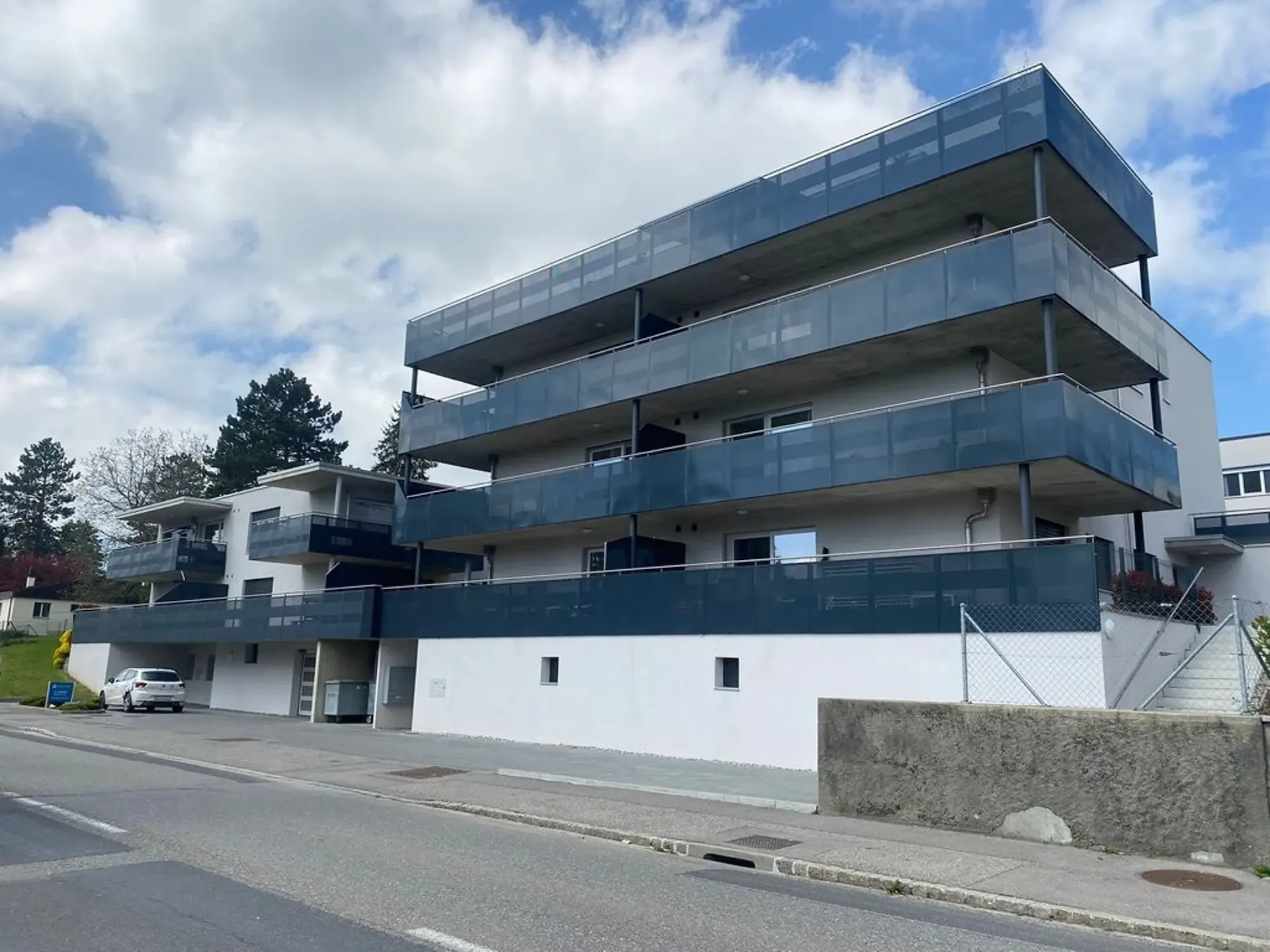 ROMONT - Innenhofparkplatz