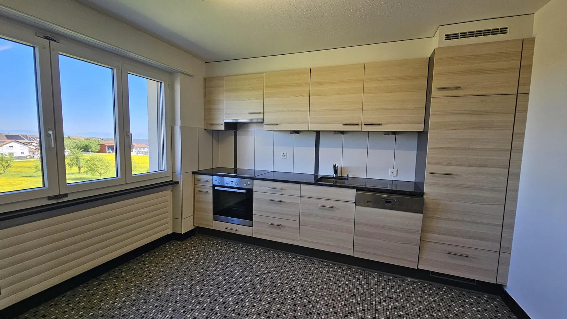 Schönes und geräumiges 3,5-Zimmer-Apartment im 2. Stock