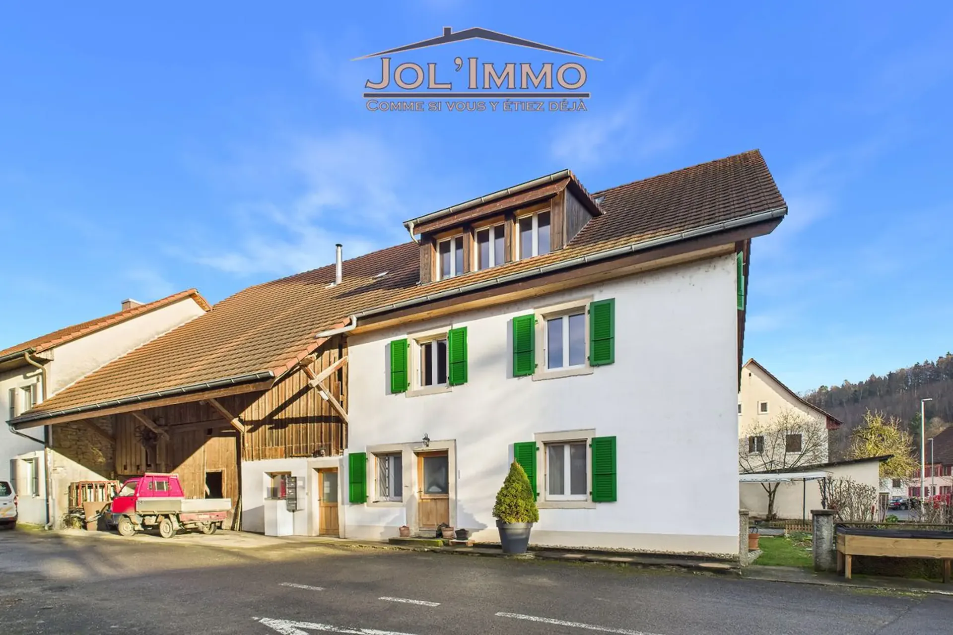 Small renovated building - 3 apartments in Vendlincourt
