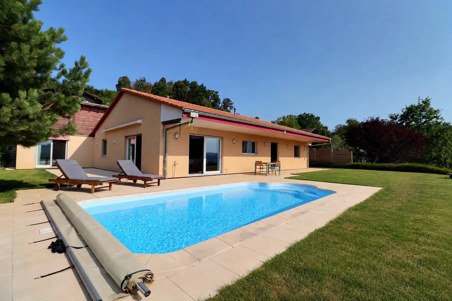 Villa individuelle de plain-pied avec piscine