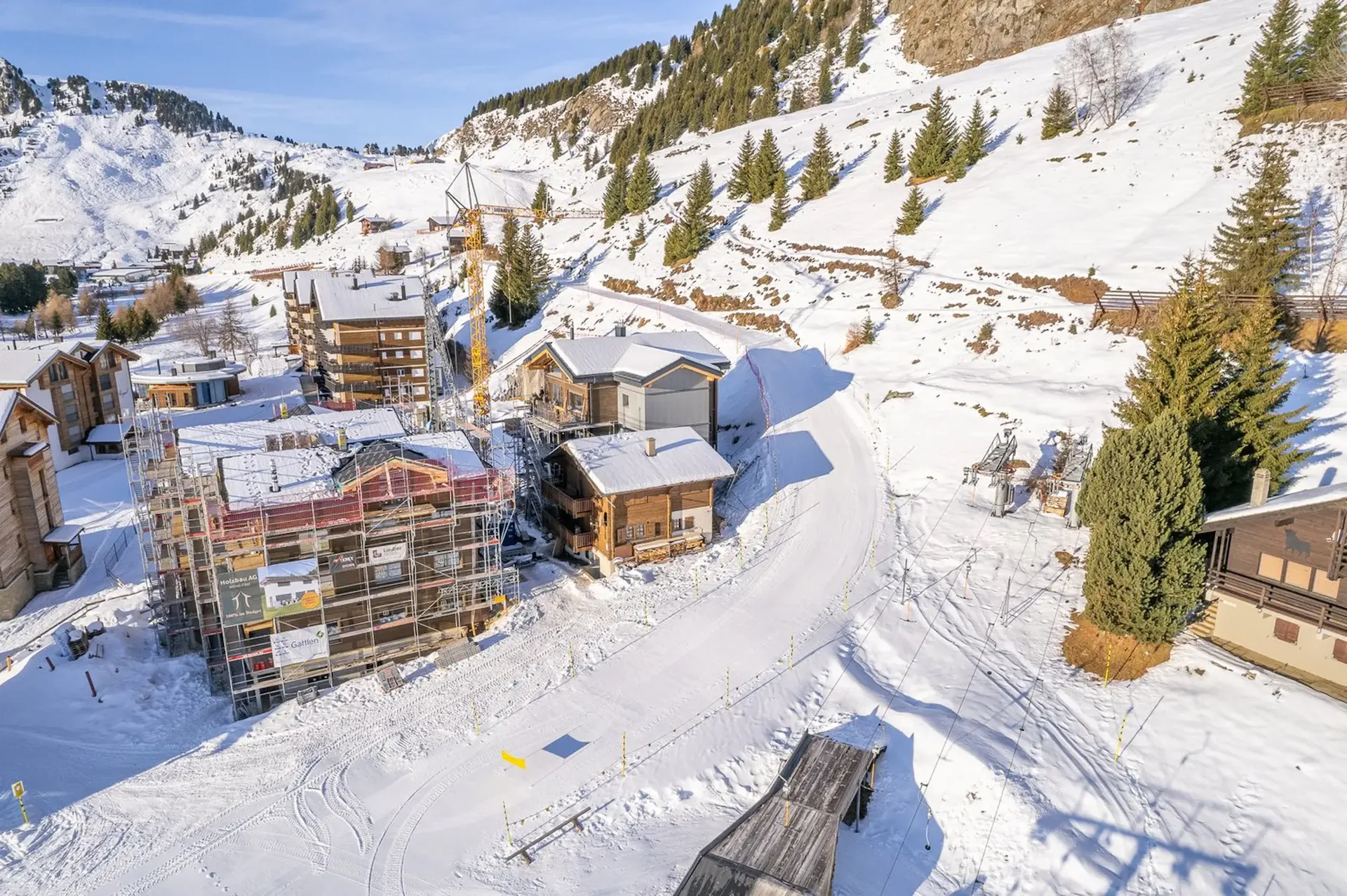 Historisches Drei-Parteien-Chalet direkt an der Trainerpiste Alpenrose