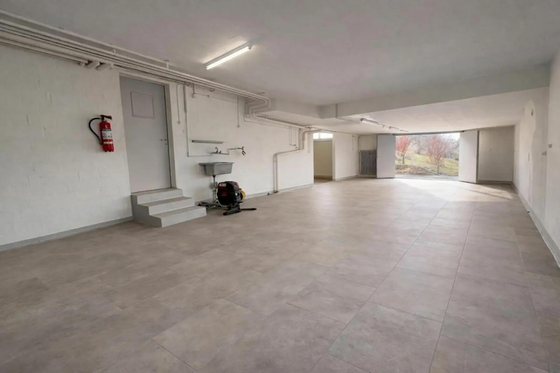 Vielseitiger Gewerberaum mit 2 Parkplätzen