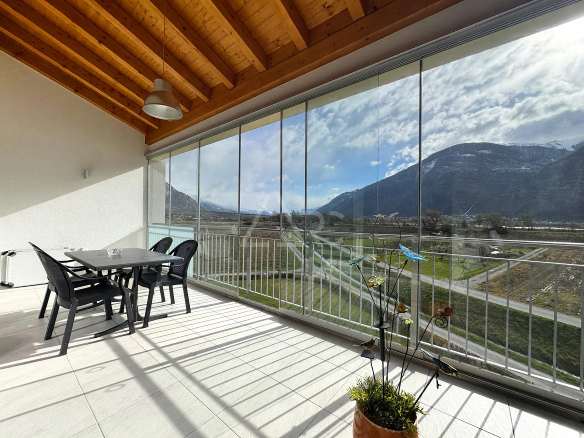 2.5 room apartment in Saillon-Bad - sold furnished with veranda