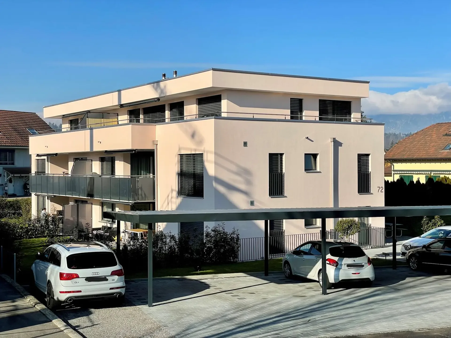 Gedeckter Parkplatz an der Dammstrasse in Biberist