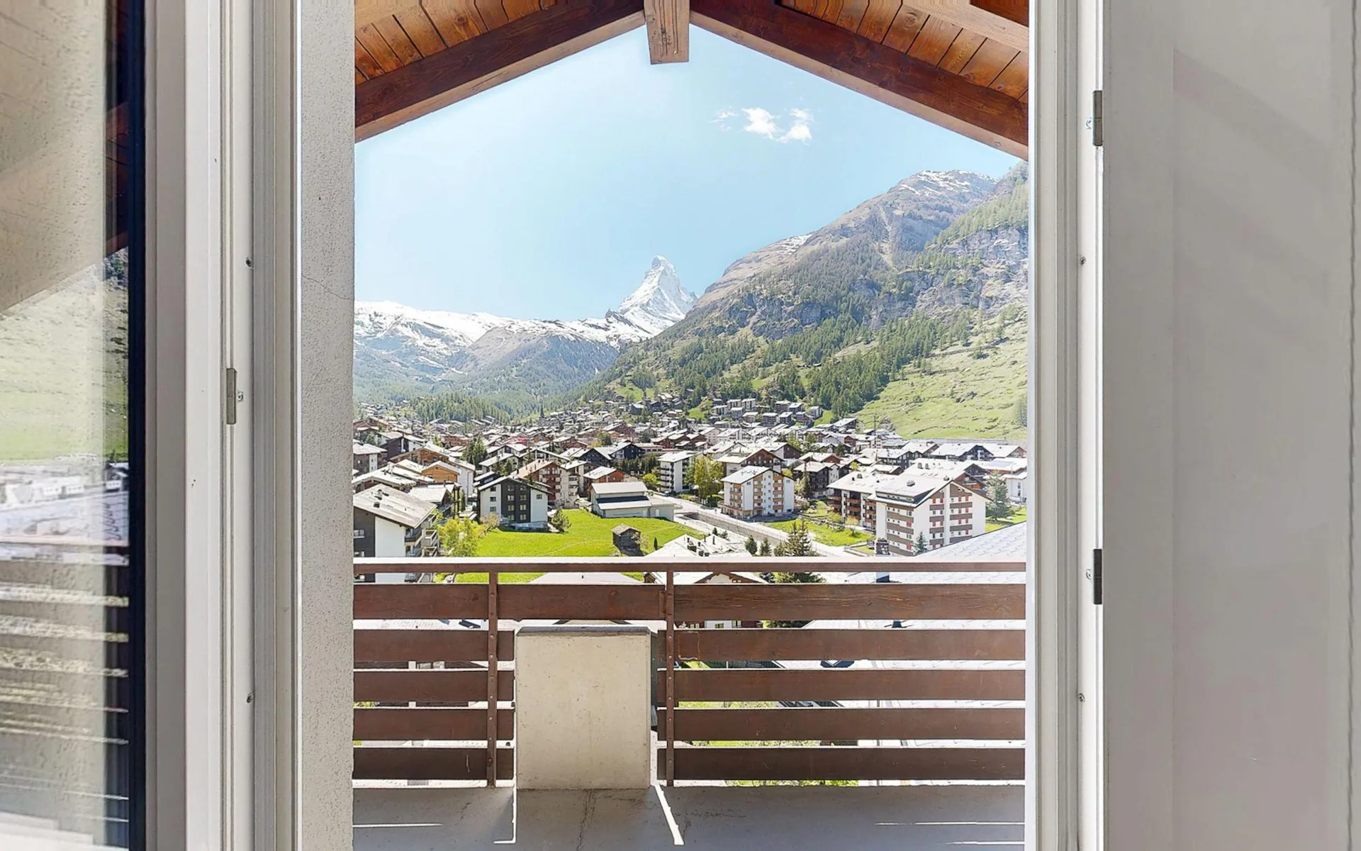 Overlook Zermatt / Small attic apartment with a dream view (second home)
