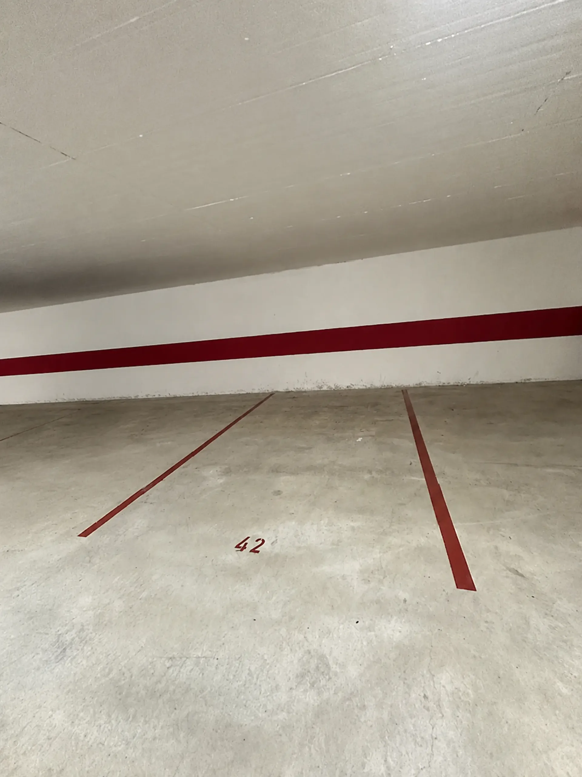 Einstellhallenplatz zu vermieten