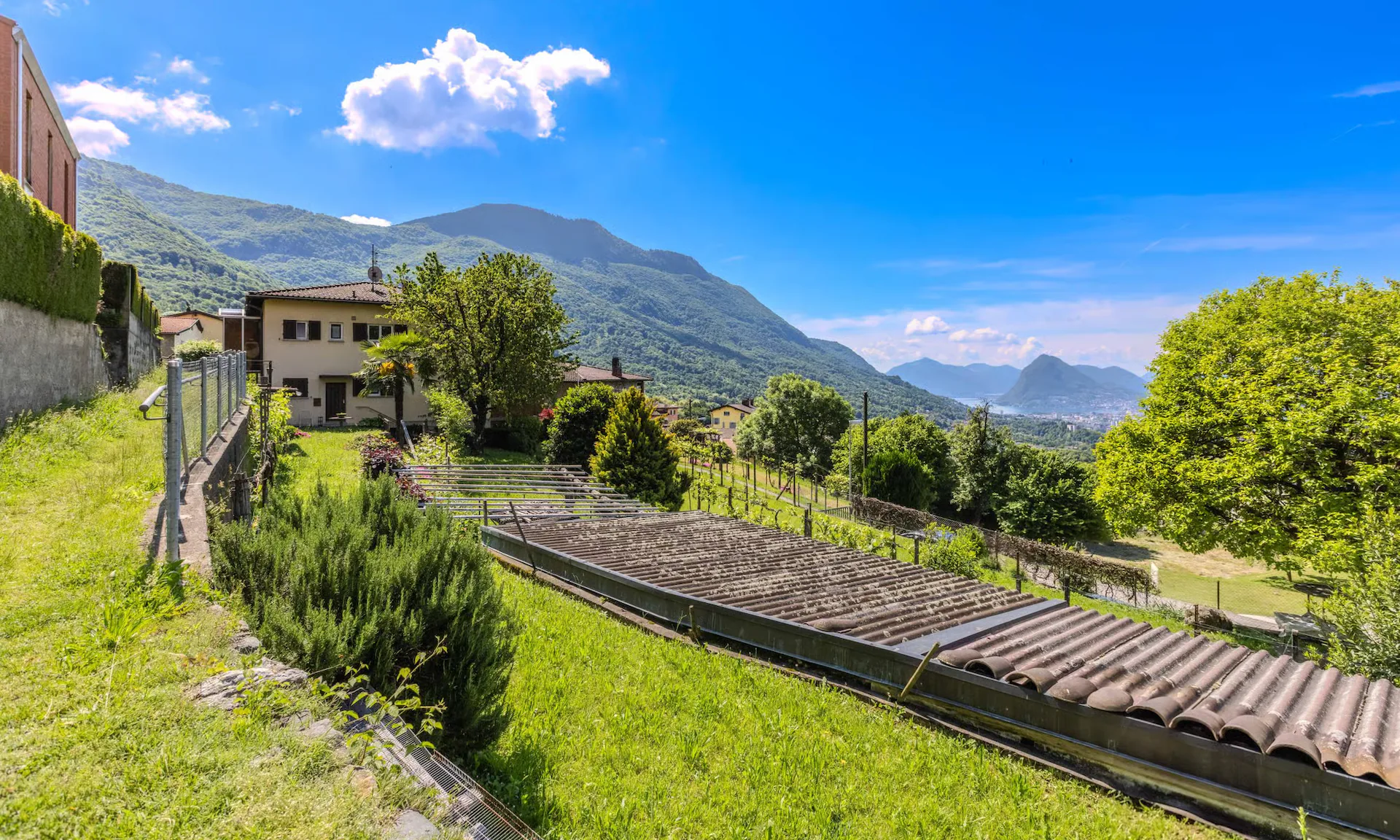 LARGE BUILDING LAND WITH LAKE VIEW IN SONVICO