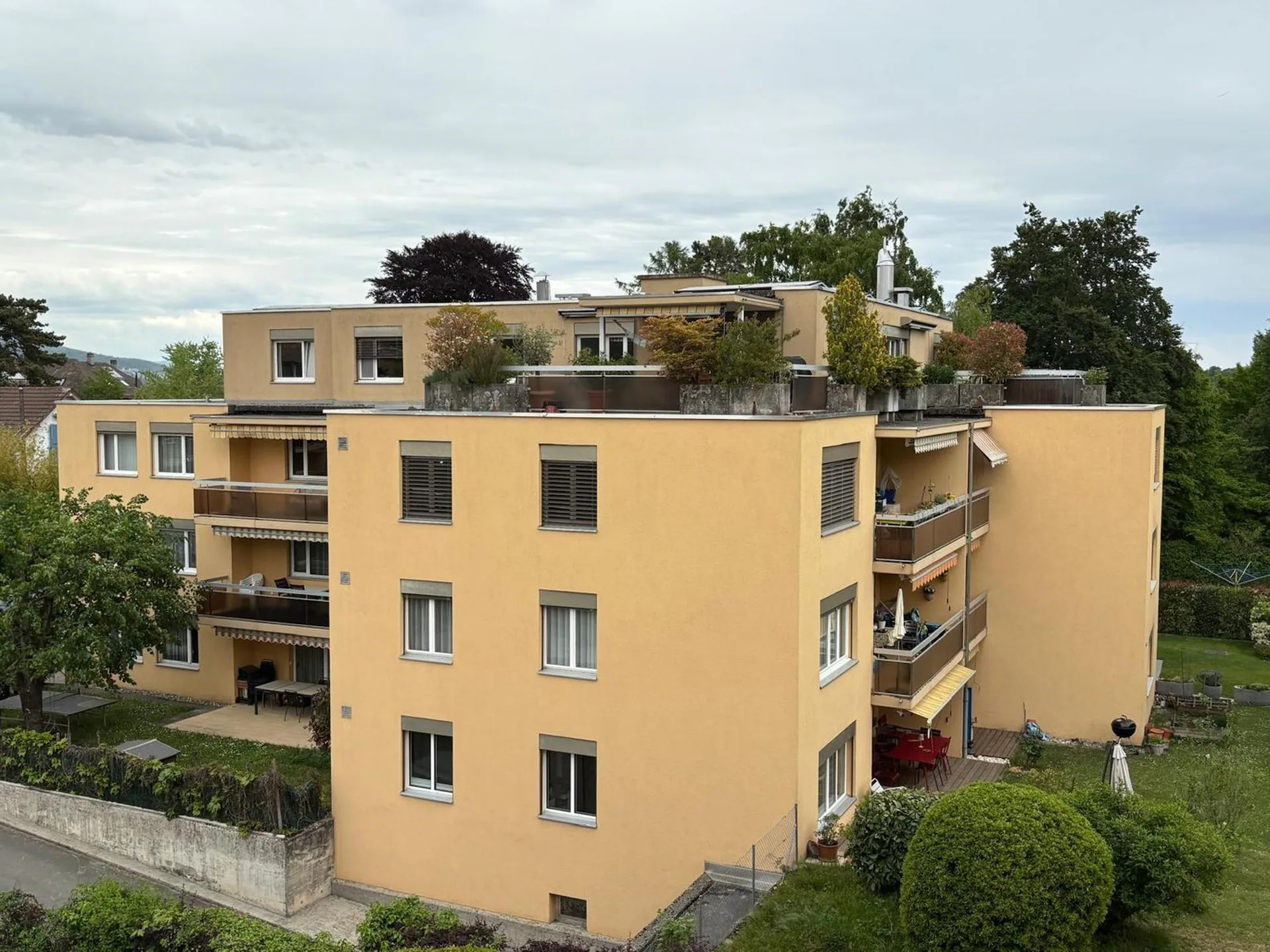 Magnificent 5.5-room attic apartment with exceptional views in Areuse