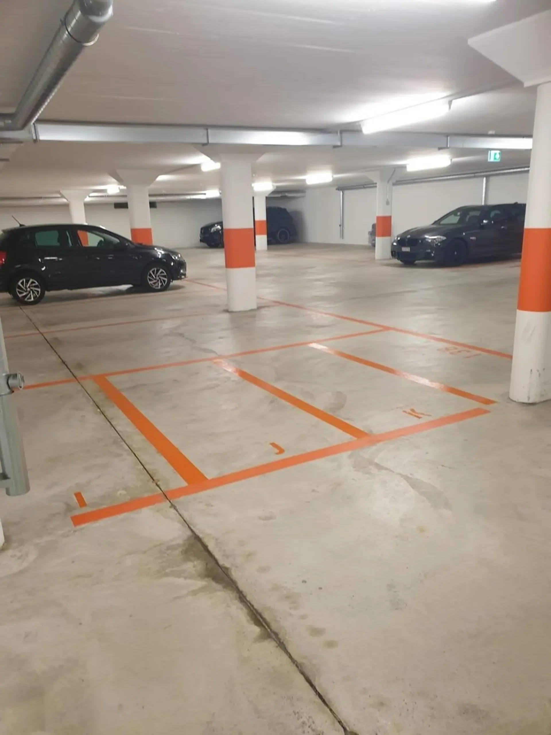 Motorradeinstellplätze zu vermieten