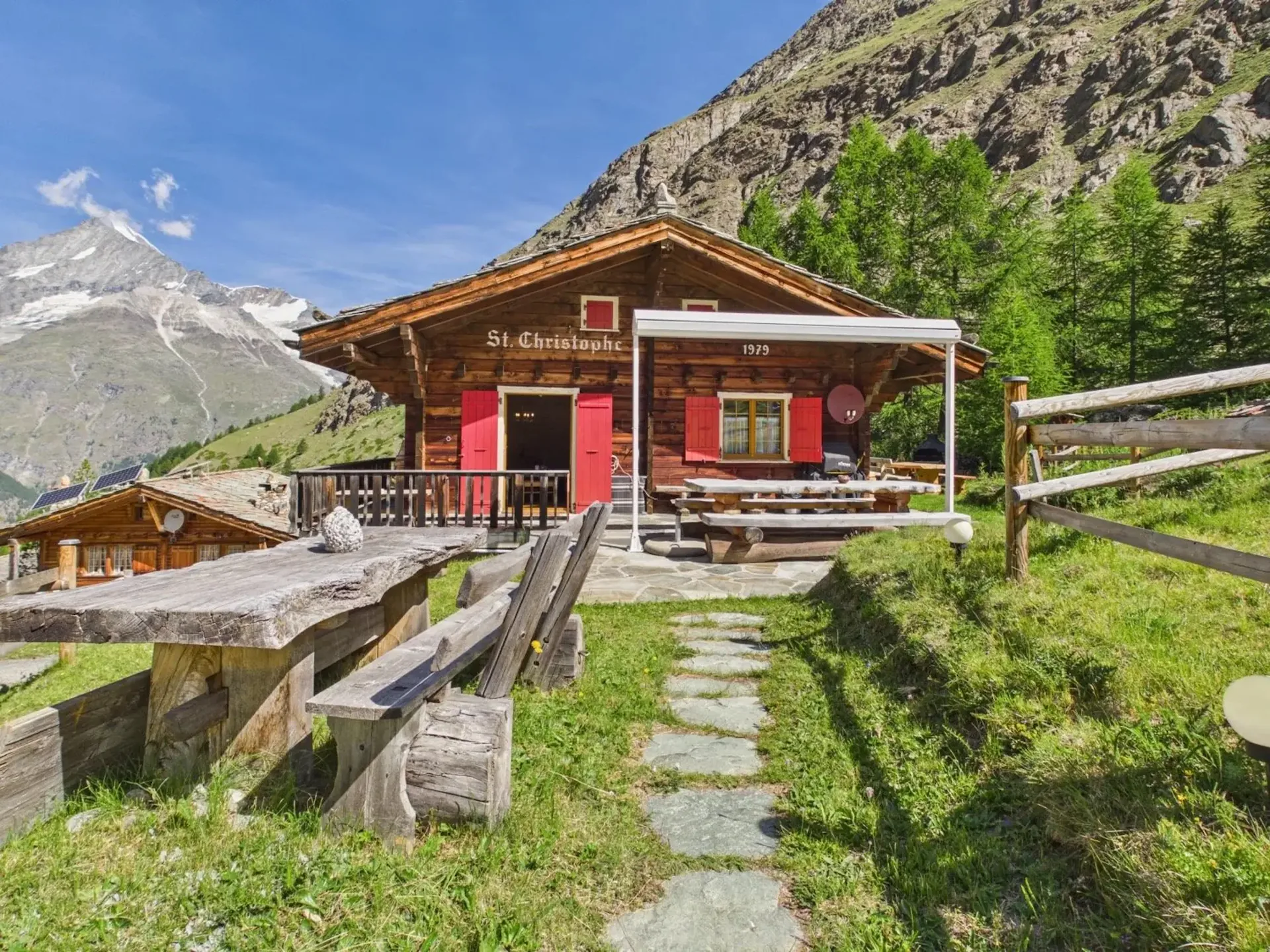 Unique Alpine Idyll - Chalet on Täschalp