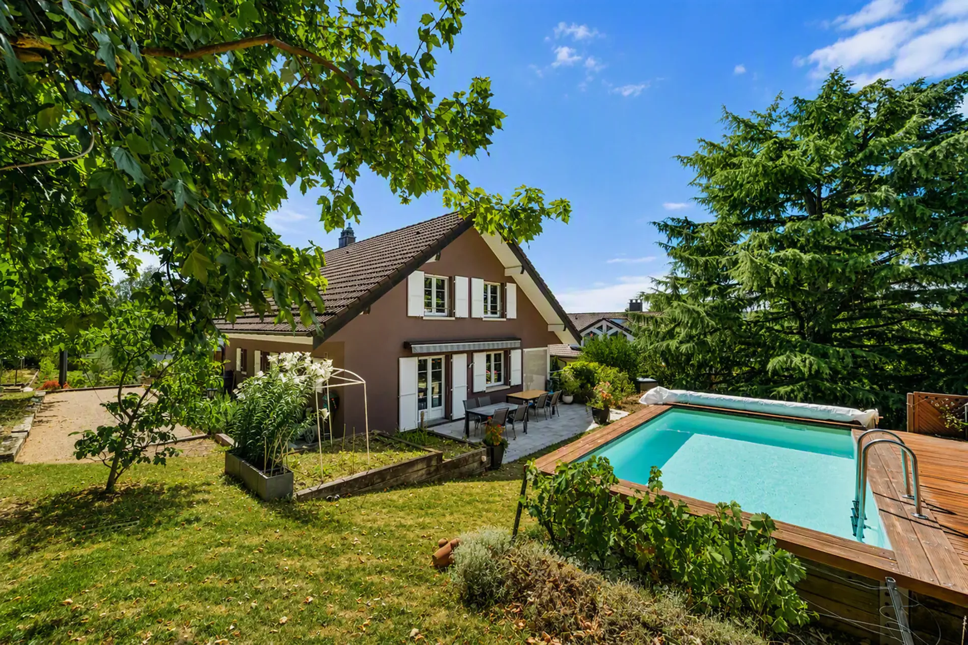 Maison familiale avec jardin dans un cadre paisible et verdoyant