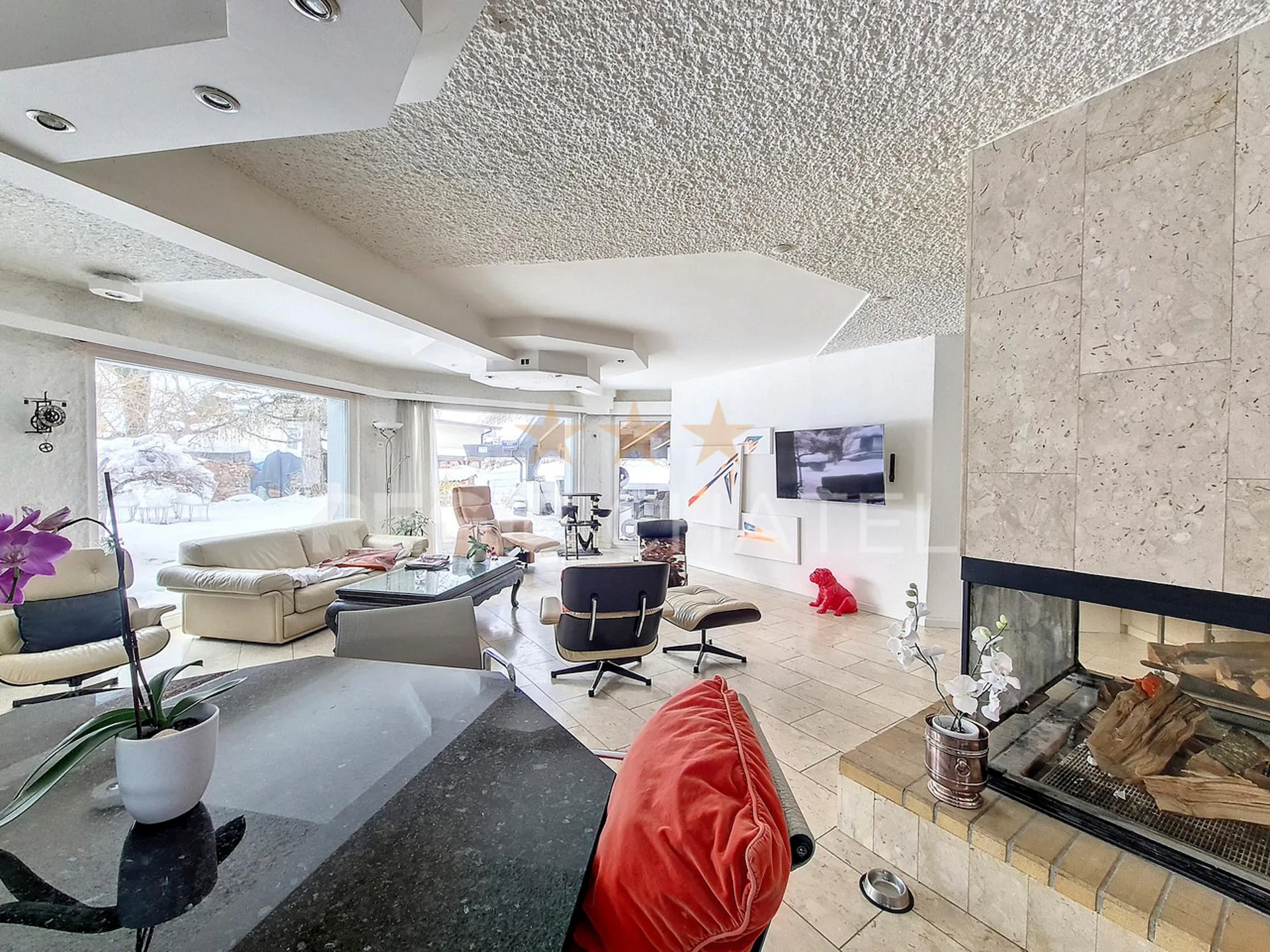 Geräumige Wohnung mit Garten und großem Garage/Werkstatt