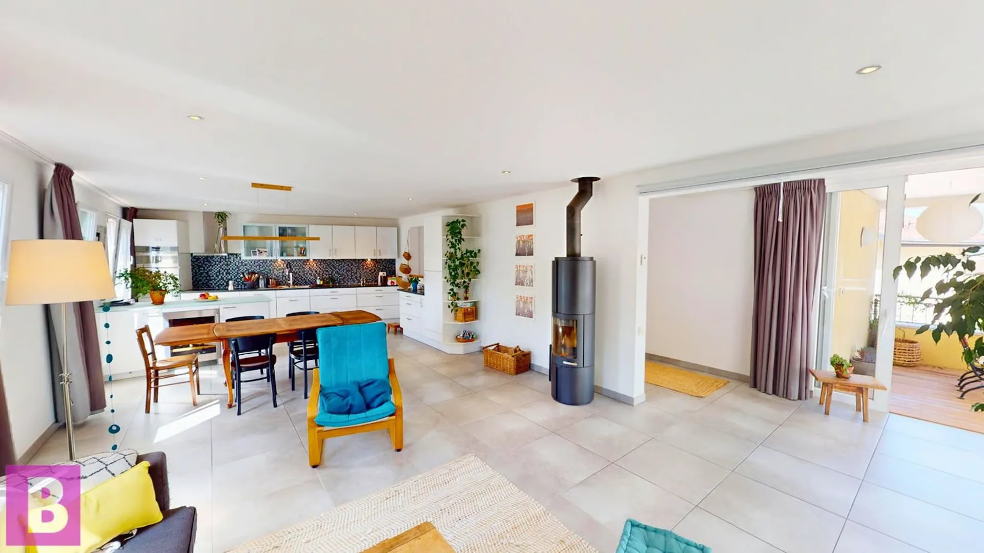 House spirit for this superb 4-bedroom triplex family home