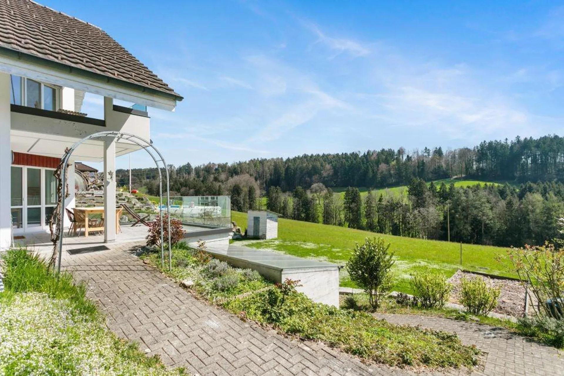 Top Liegenschaft mit separatem Studio