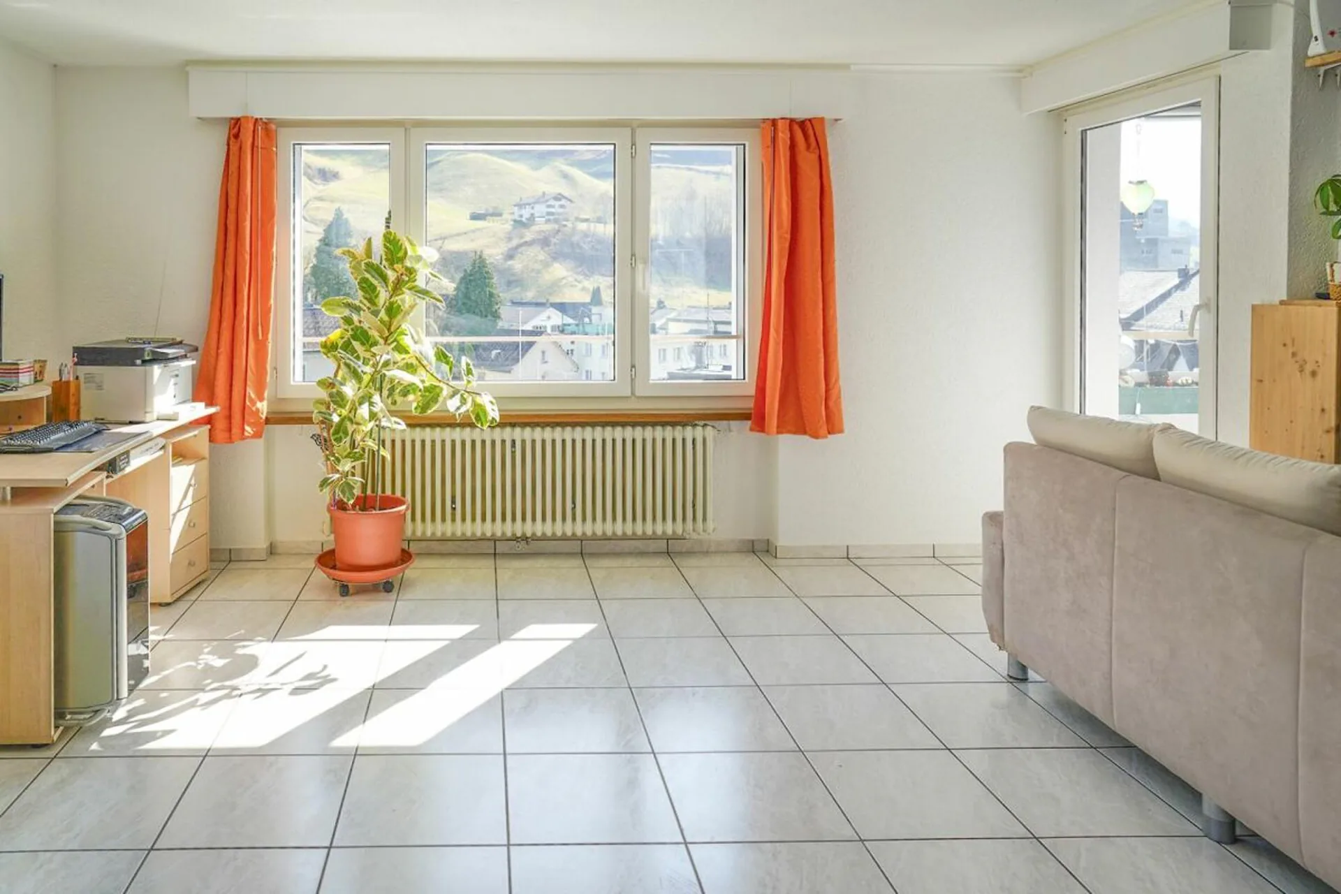 Appartamento di 4 camere - sopra i tetti di Schwanden