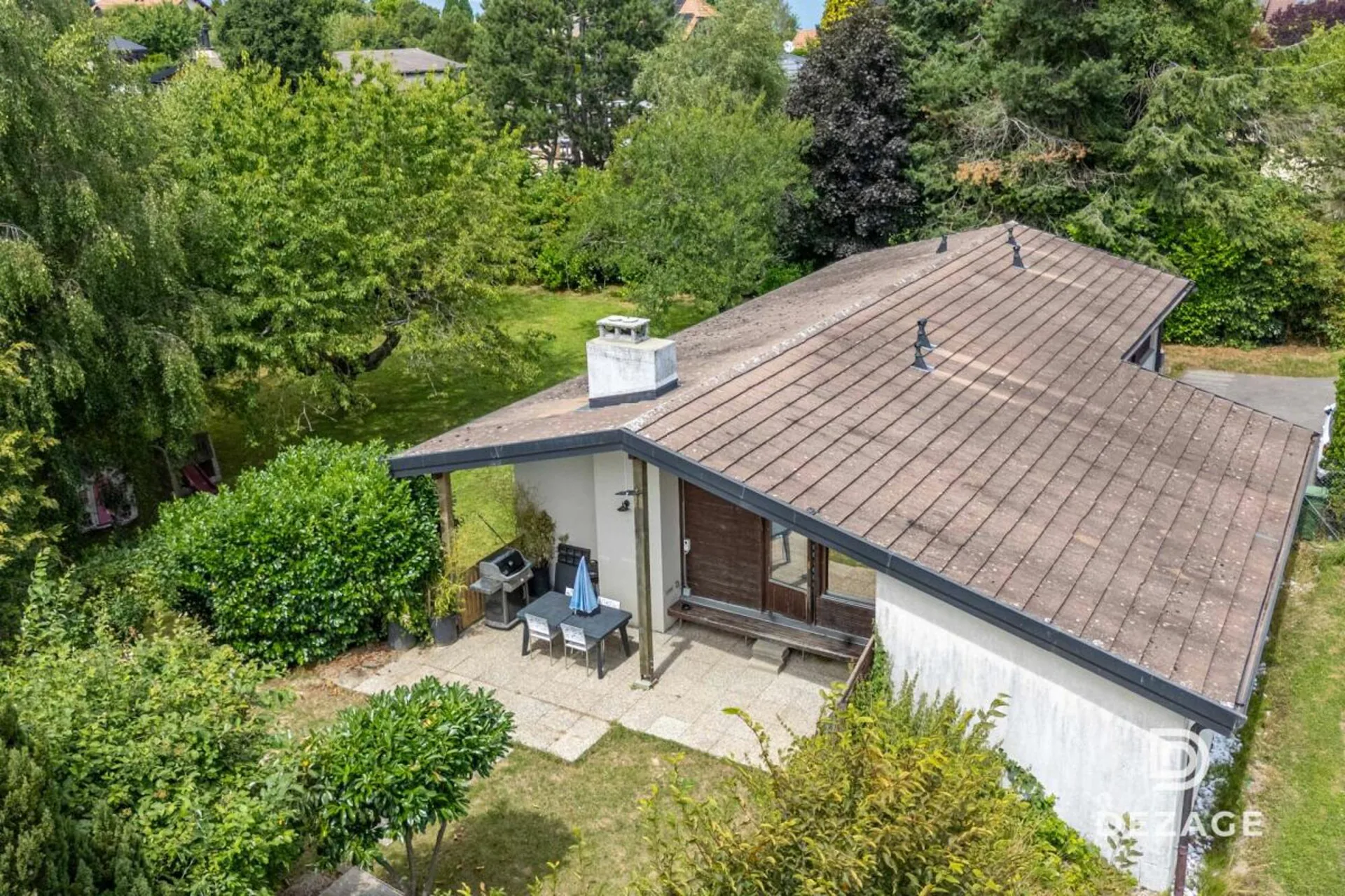 Haus mit Renovierungspotenzial und Erweiterungsmöglichkeiten auf einem großen, baumreichen Grundstück!