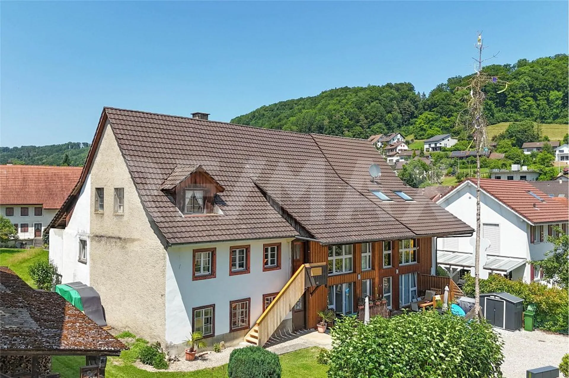 Objet d'amour avec grange, dépendances et potentiel polyvalent à vendre à Hellikon