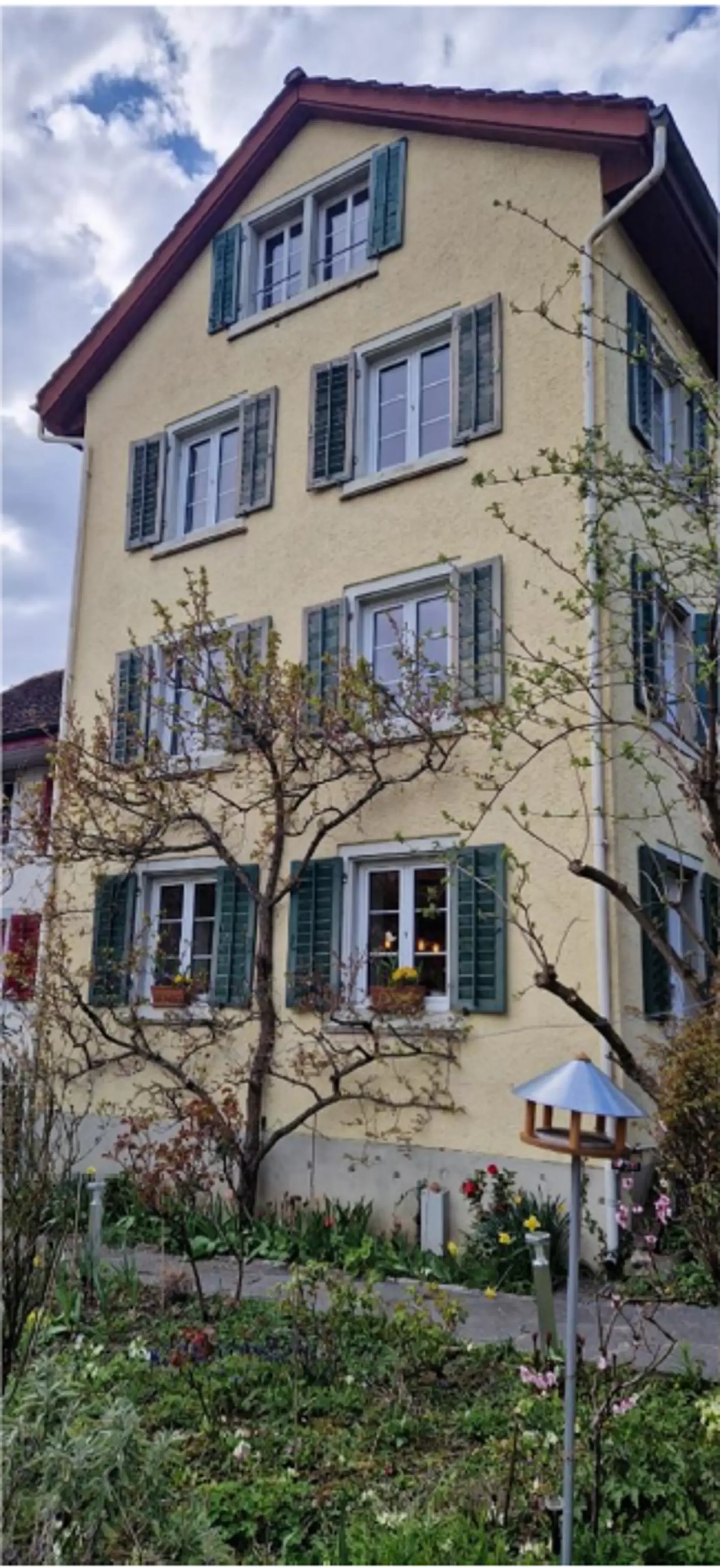 Charmantes 5-Zimmerhaus mit Gartenidylle im alten Dorfkern von Feldmeilen
