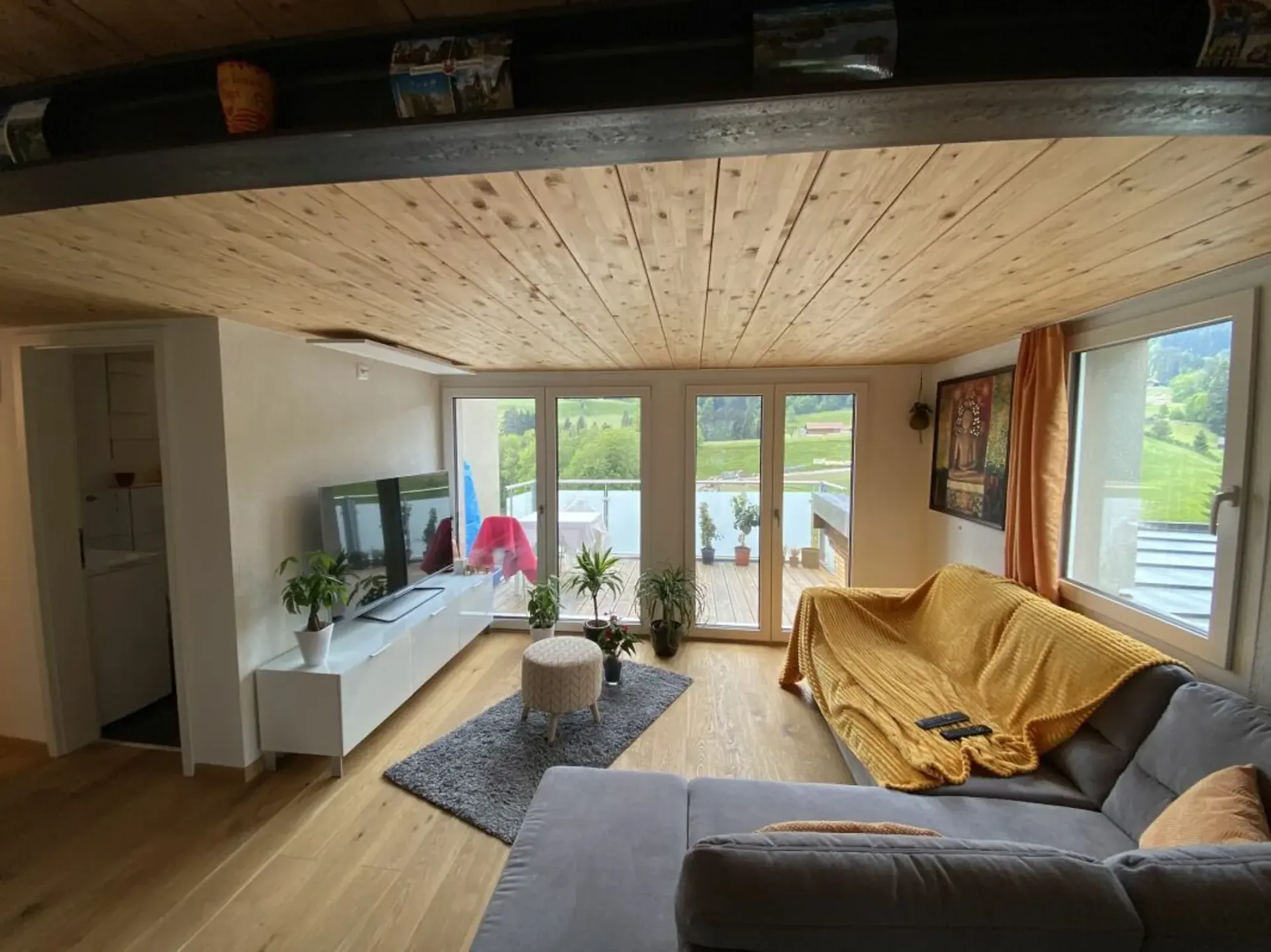 Bright 2.5 room apartment with balcony