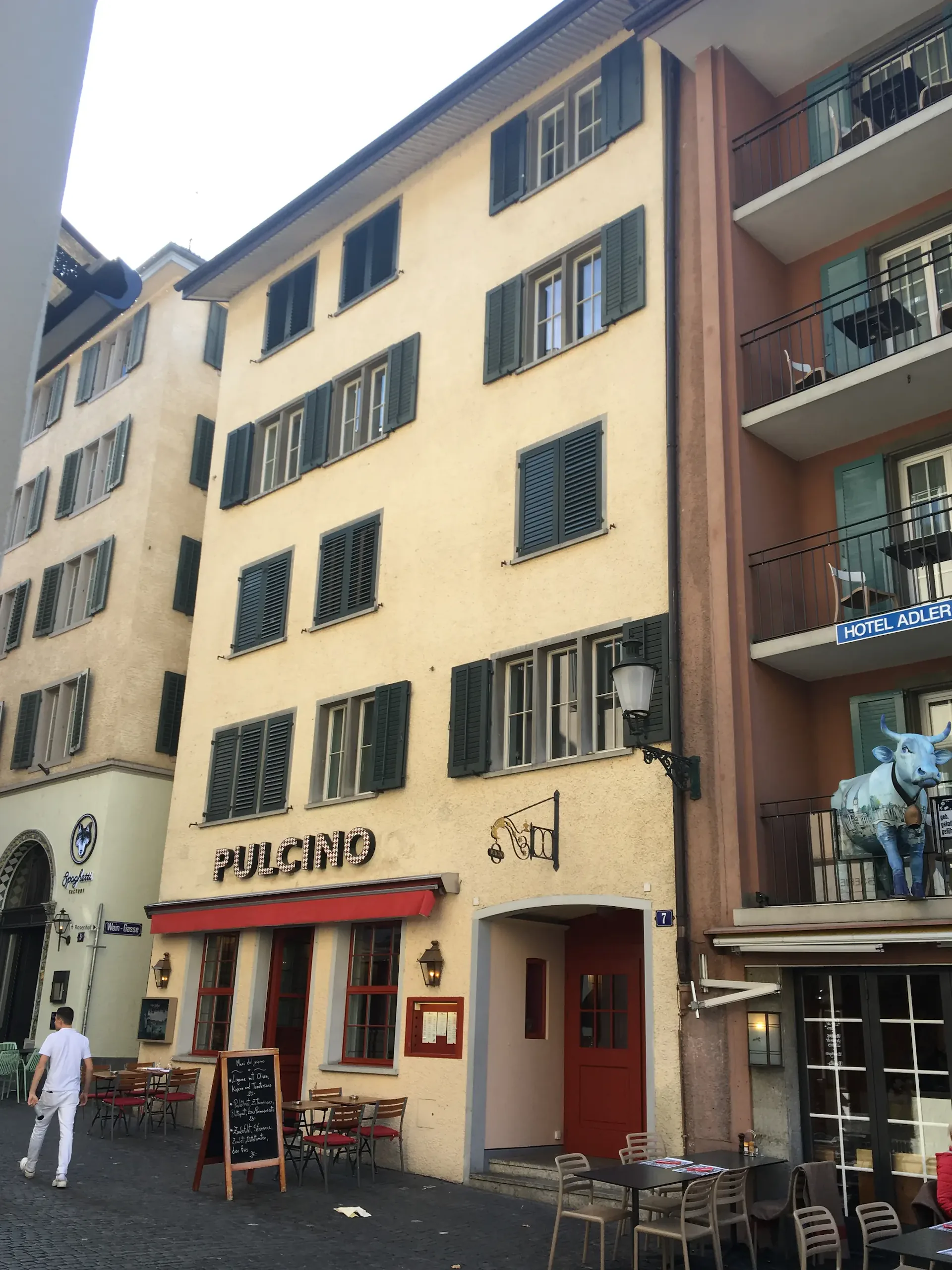 Appartement-maisonnette 2 1/2 au cœur de la vieille ville animée (Niederdorf)