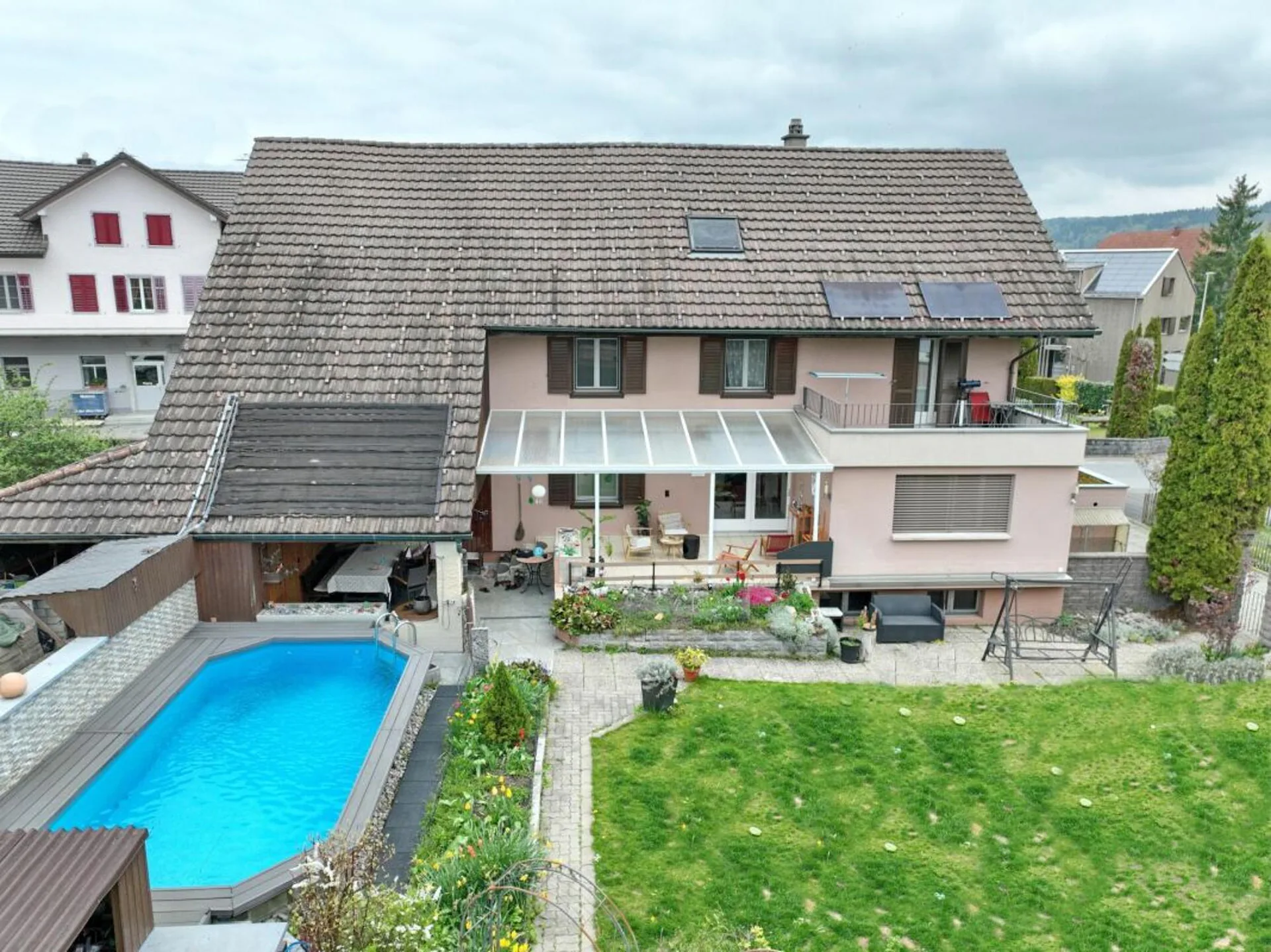 Maison unifamiliale de 7,5 pièces avec piscine