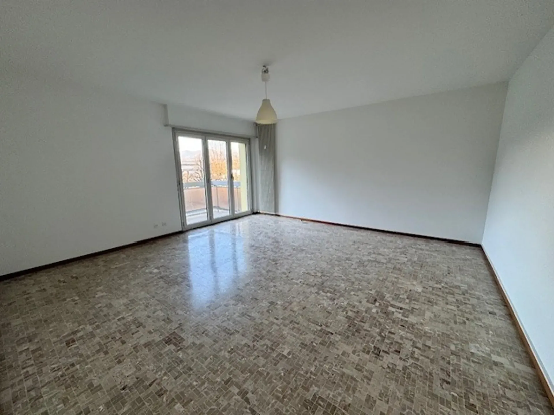 Chiasso - 1.5 pièces à louer au 6ème étage